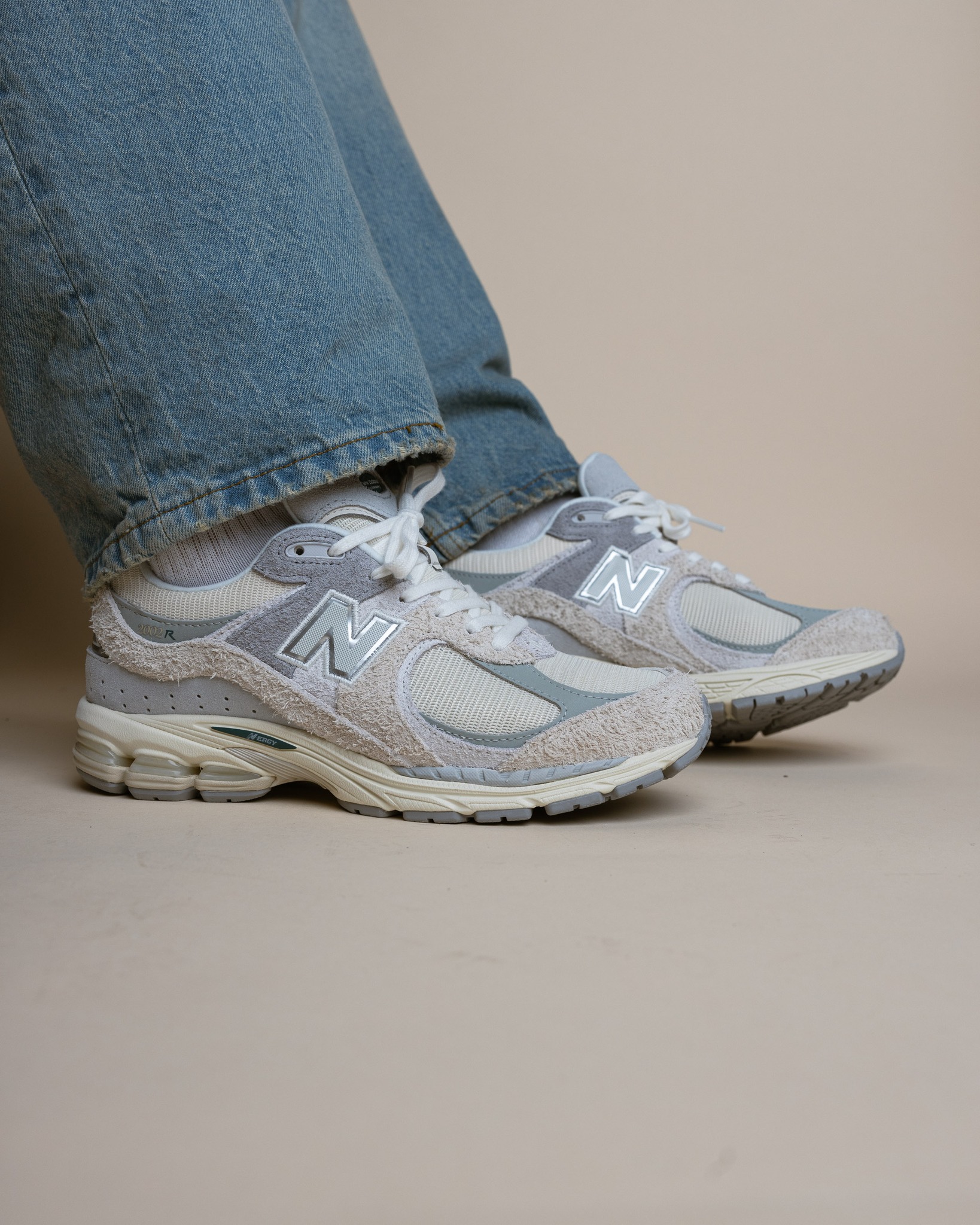 Sneaker - Now available: New Balance Unisex M2002REK Linen 