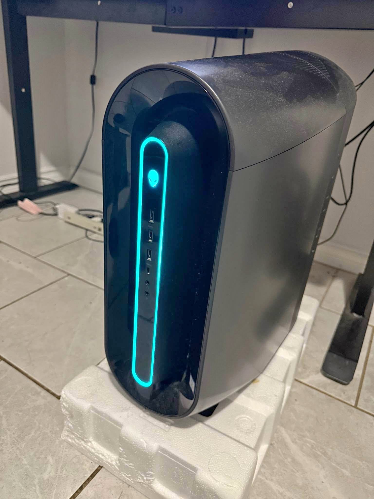 Alienware Aurora R9 Gaming PC – i7-9700K, RTX 2080 SUPER, 16 GB RAM ...