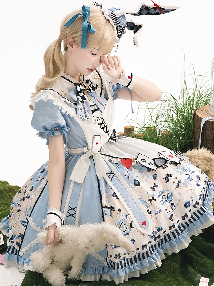 🌟✨ Join the Wonderland fun! 🐰🖤 Check out the Alice Lolita