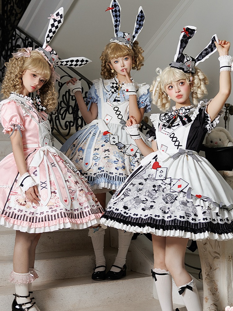 🌟✨ Join the Wonderland fun! 🐰🖤 Check out the Alice Lolita