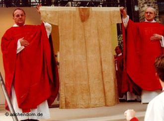 The Holy Robe of the Blessed Virgin Mary went on display in Aachen ...