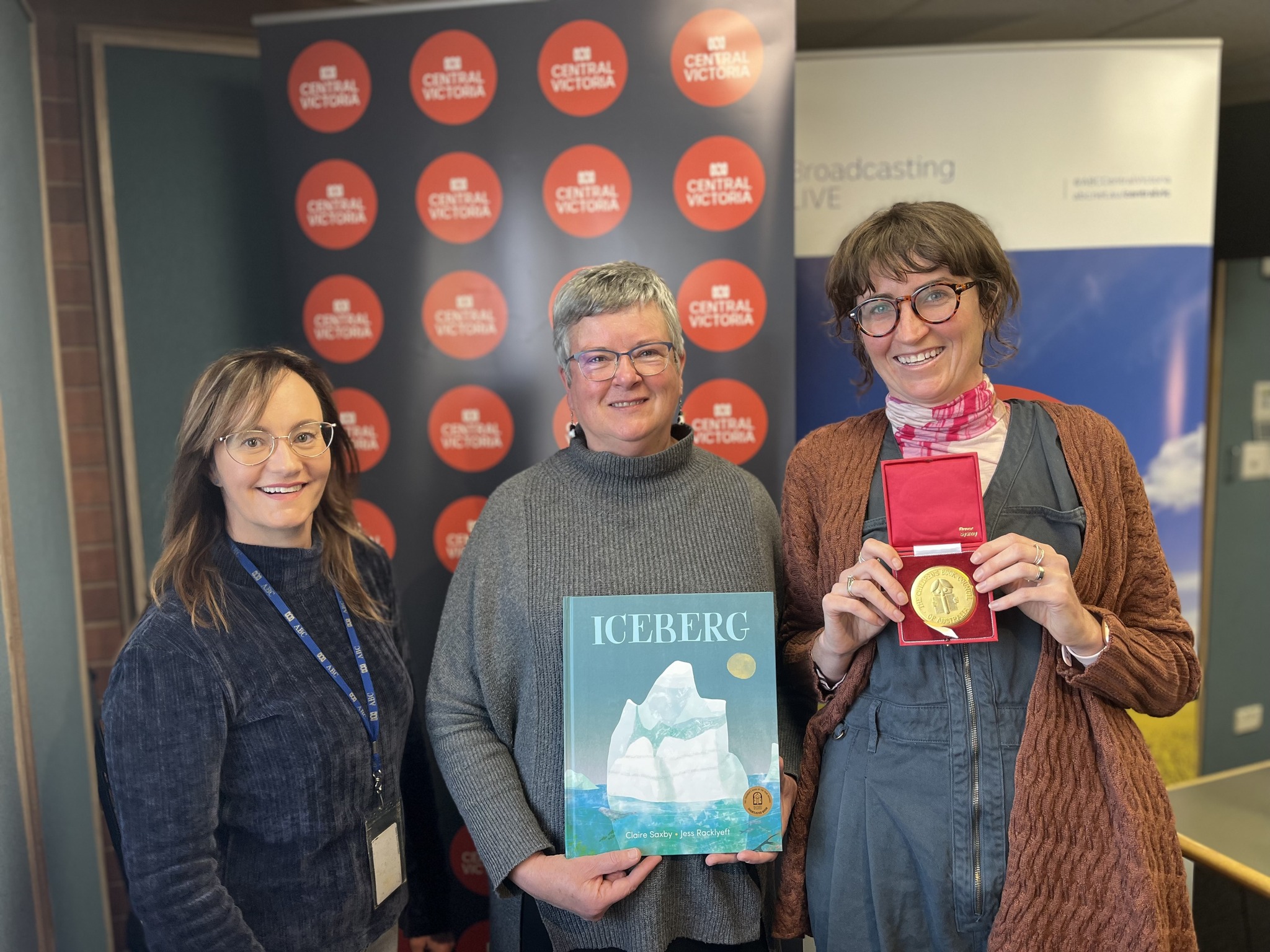 🌊📚 AWARD-WINNING AUTHOR AND... - ABC Central Victoria | Facebook