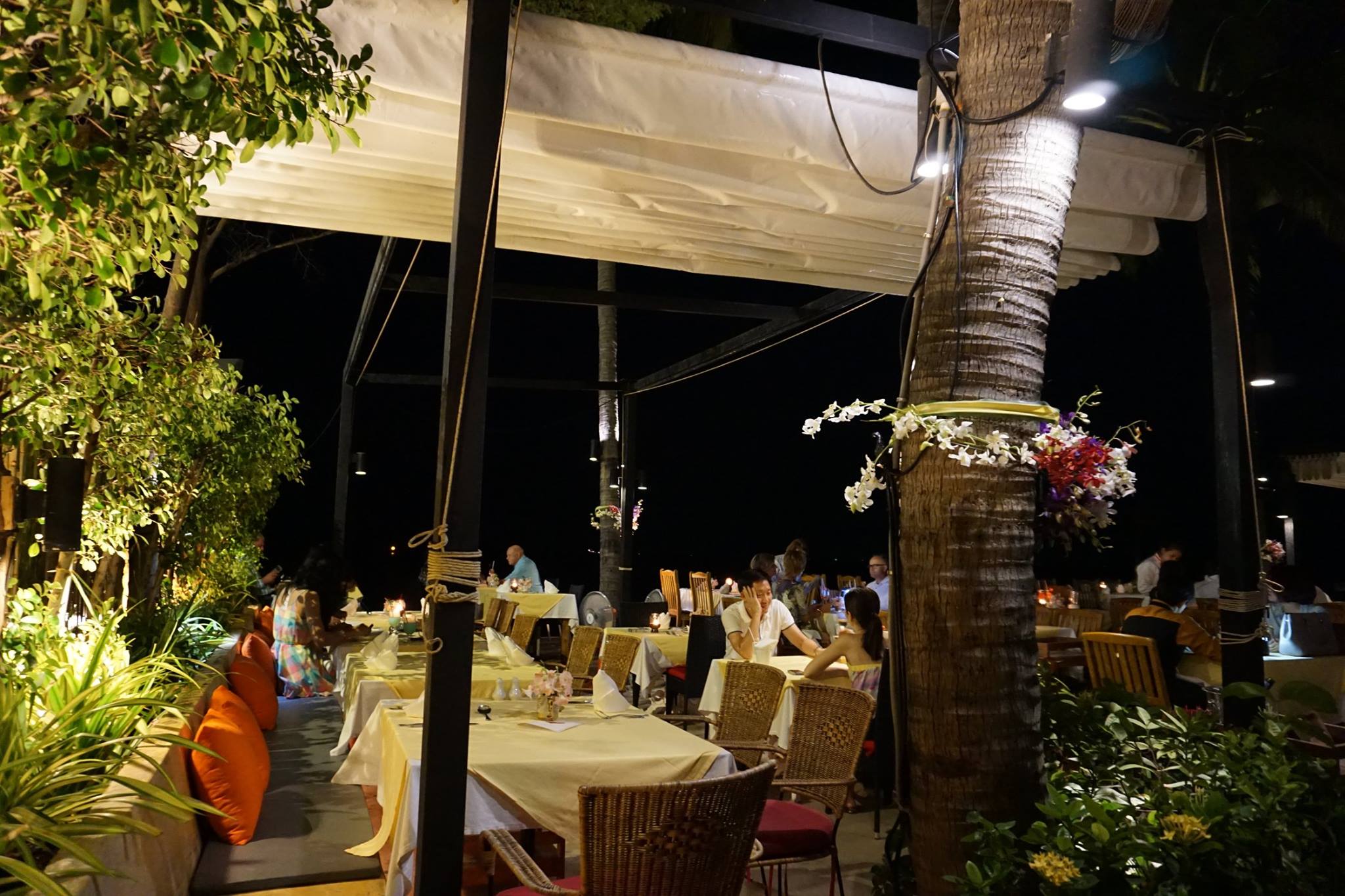 Coco51 Restaurant & Bar, by the Sea | Hua Hin