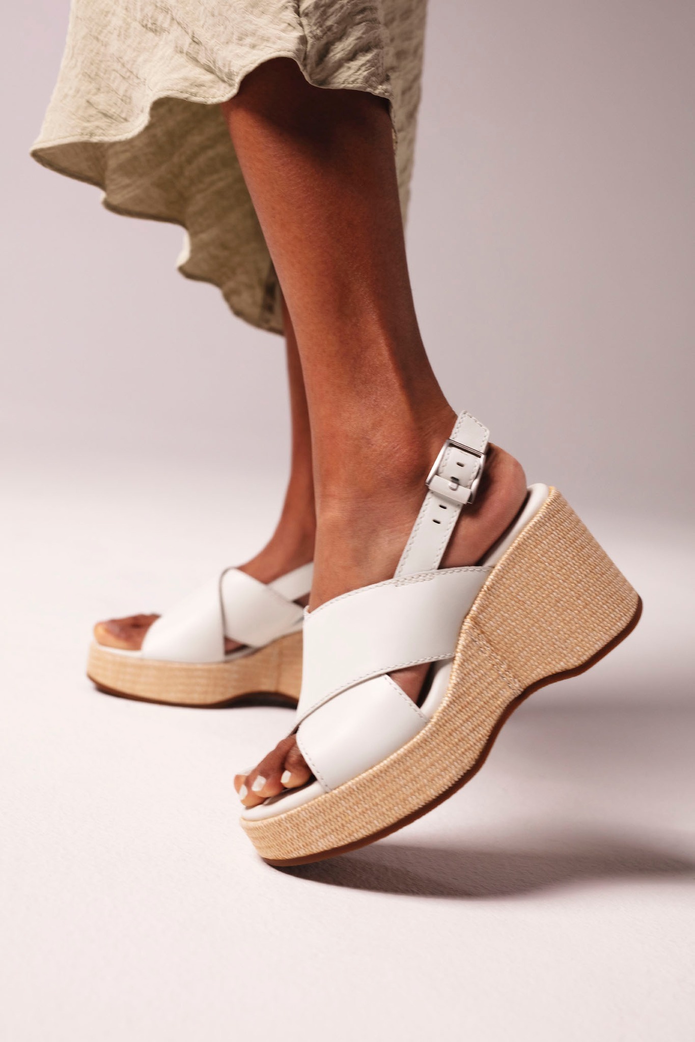 Say hello to your new wear-again wedge. Our Manon Wish  display picture 1
