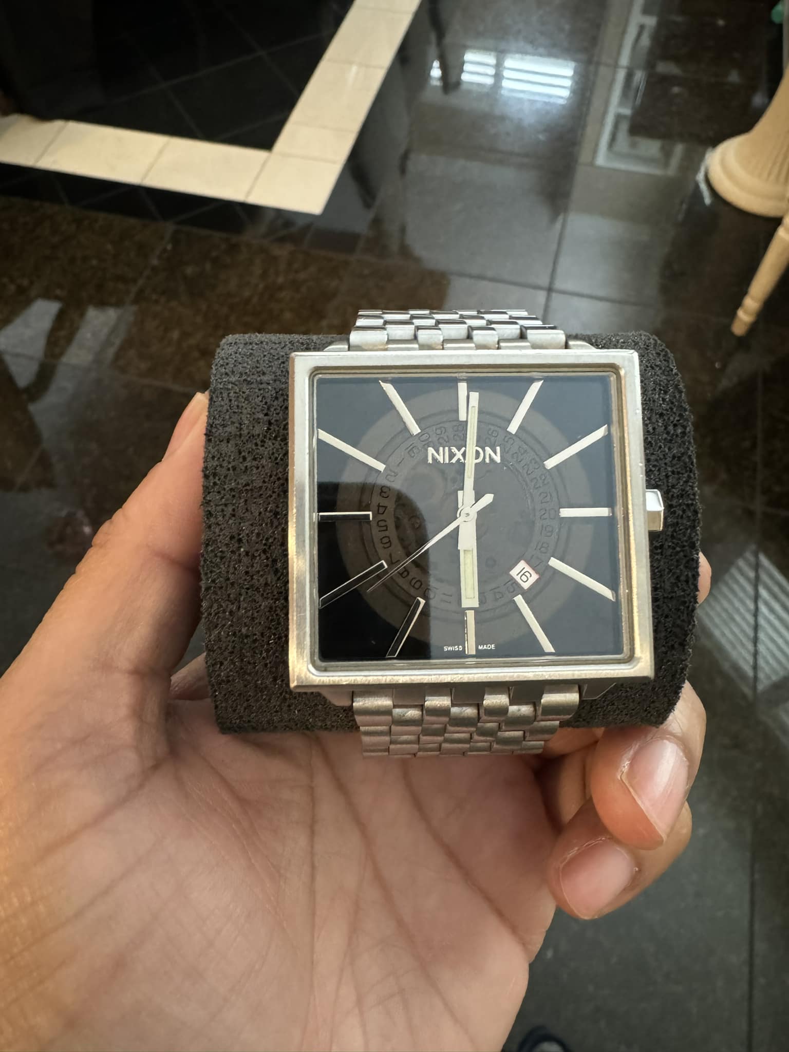 Nixon Zillamatic in almost perfect condition. Box and extra links 