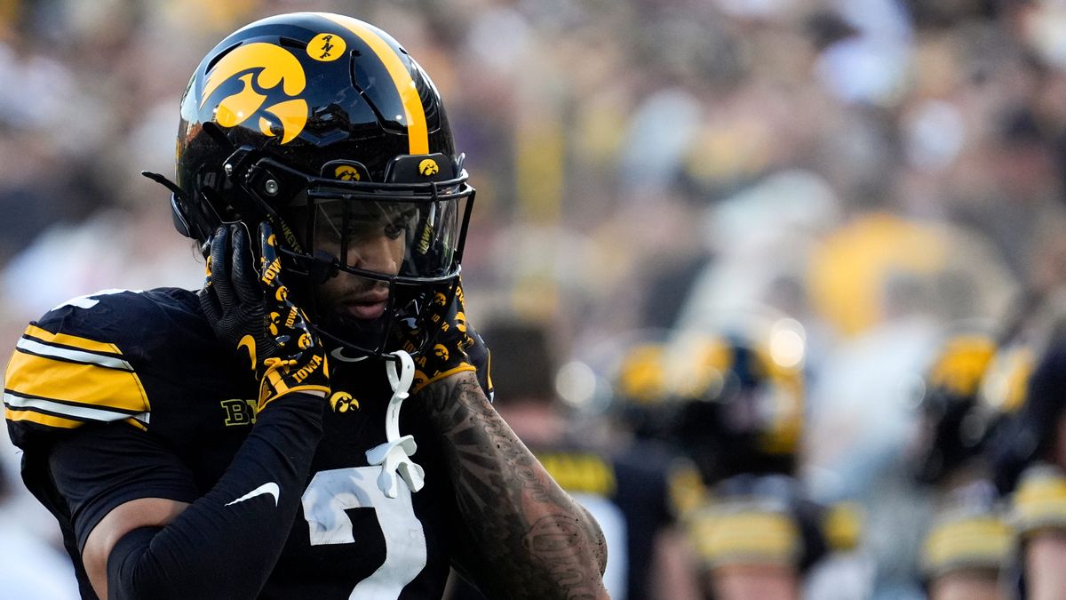 Hawkeyes - Kirk Ferentz applauds growth, development of Iowa football ...