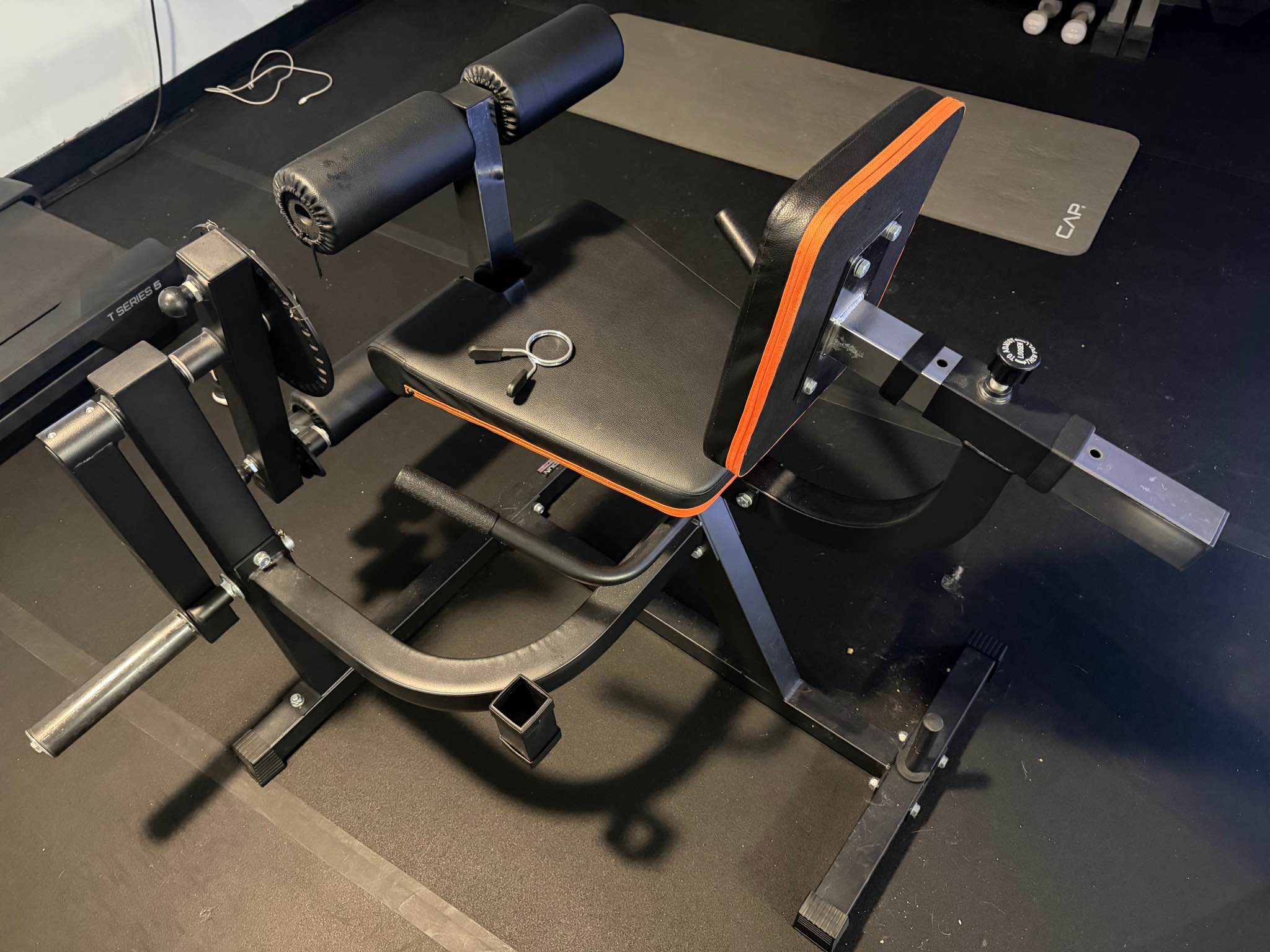 Adjustable quad extension and hamstring curl seated machine - gym ...