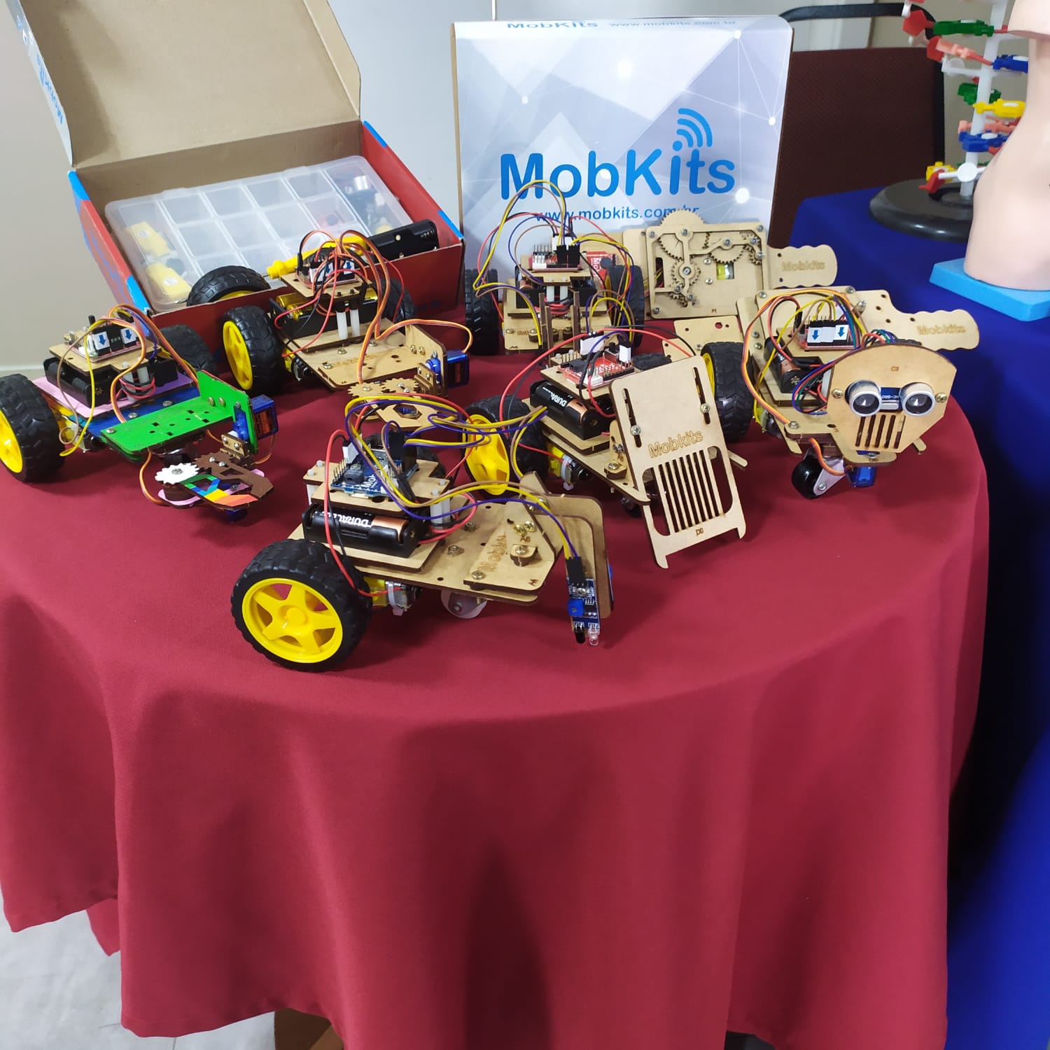 Mobkits - Que o kit de robótica MobKits propicia a...