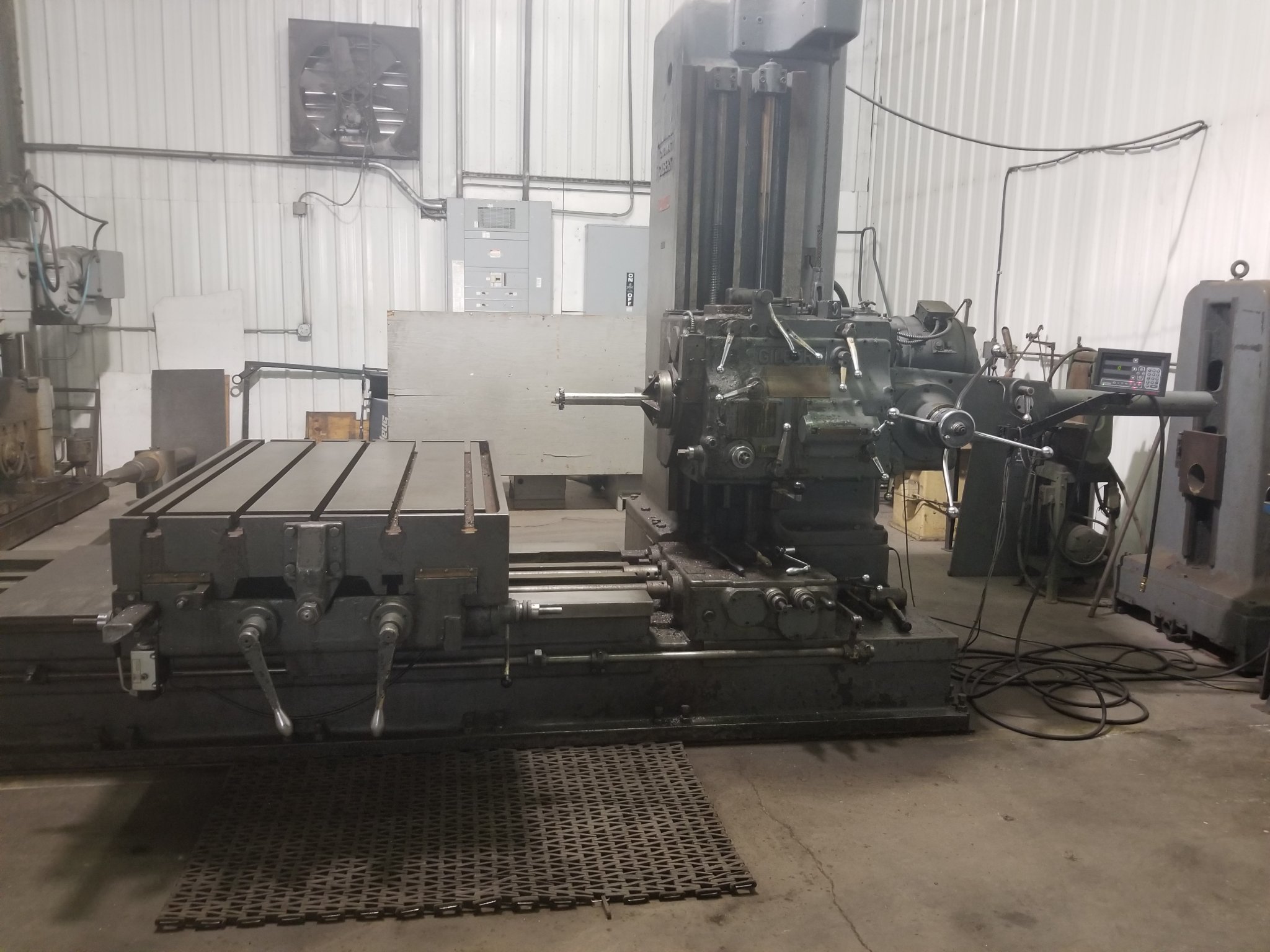CINCINNATI GILBERT HORIZONTAL BORING MILL MACHINE 1941 SIN 198