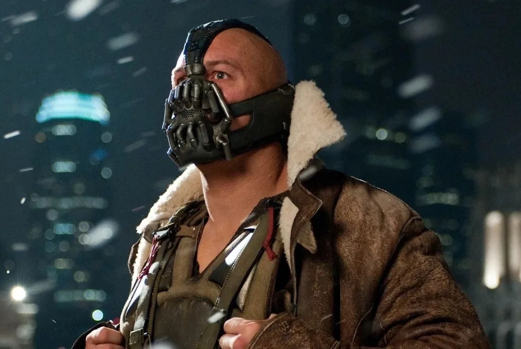 Ileiad - First look at Tom Hardy as Bane in Christopher... | Facebook