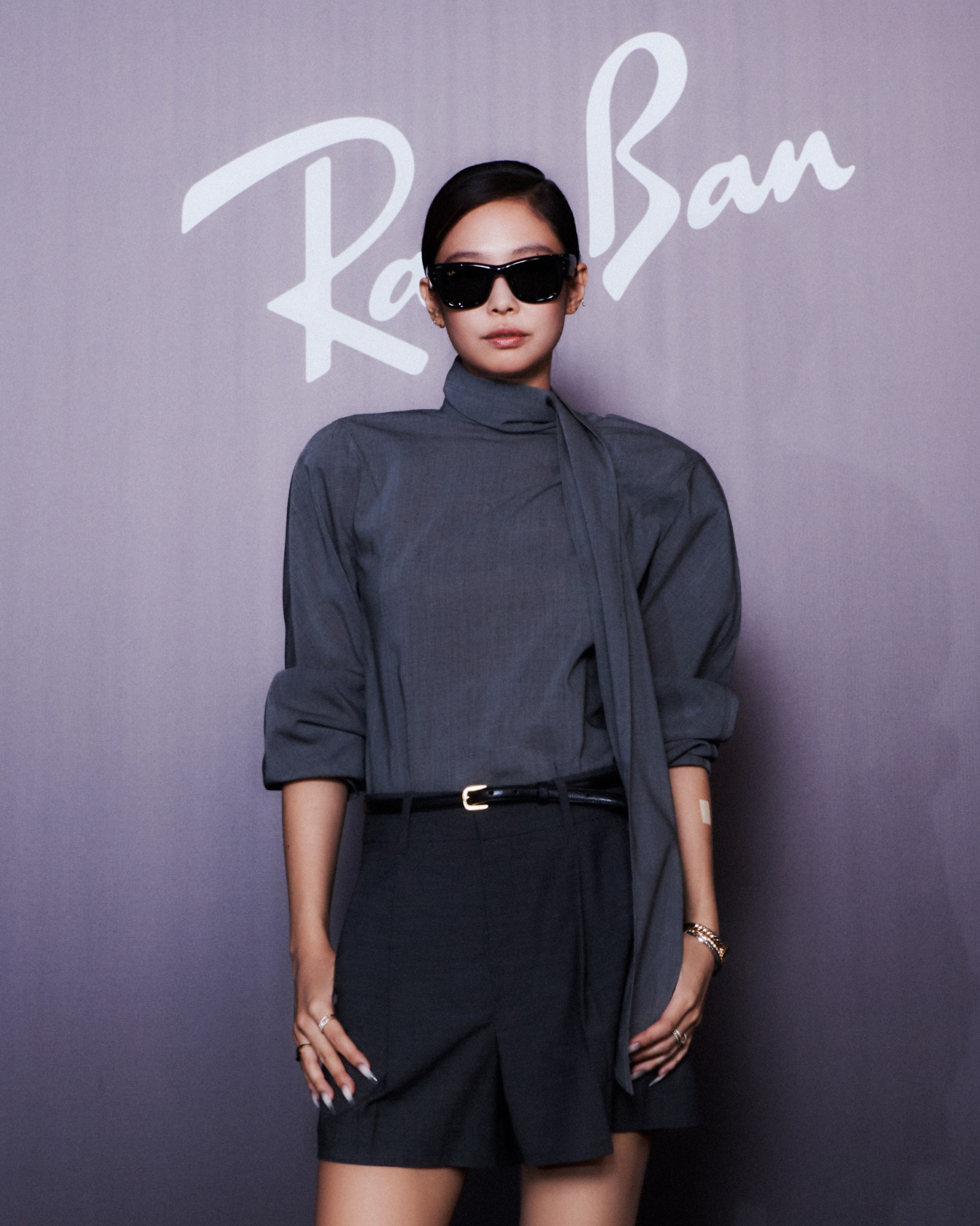 n*e様 ray ban RB4335 3House Jennie着用 BLACKPINK Jennie Ray-Ban RB4335 Wraparound Sunglasses Authentic