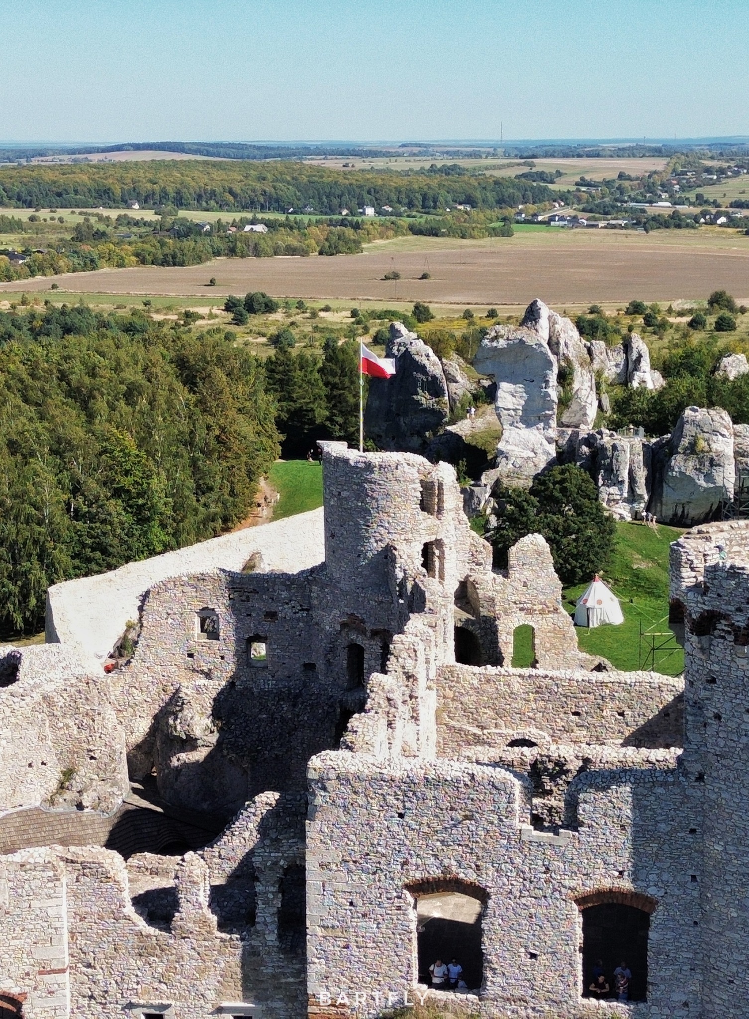 BartFly - #Zamek #Ogrodzieniec 🏰 podróż w czasie pośród... | Facebook