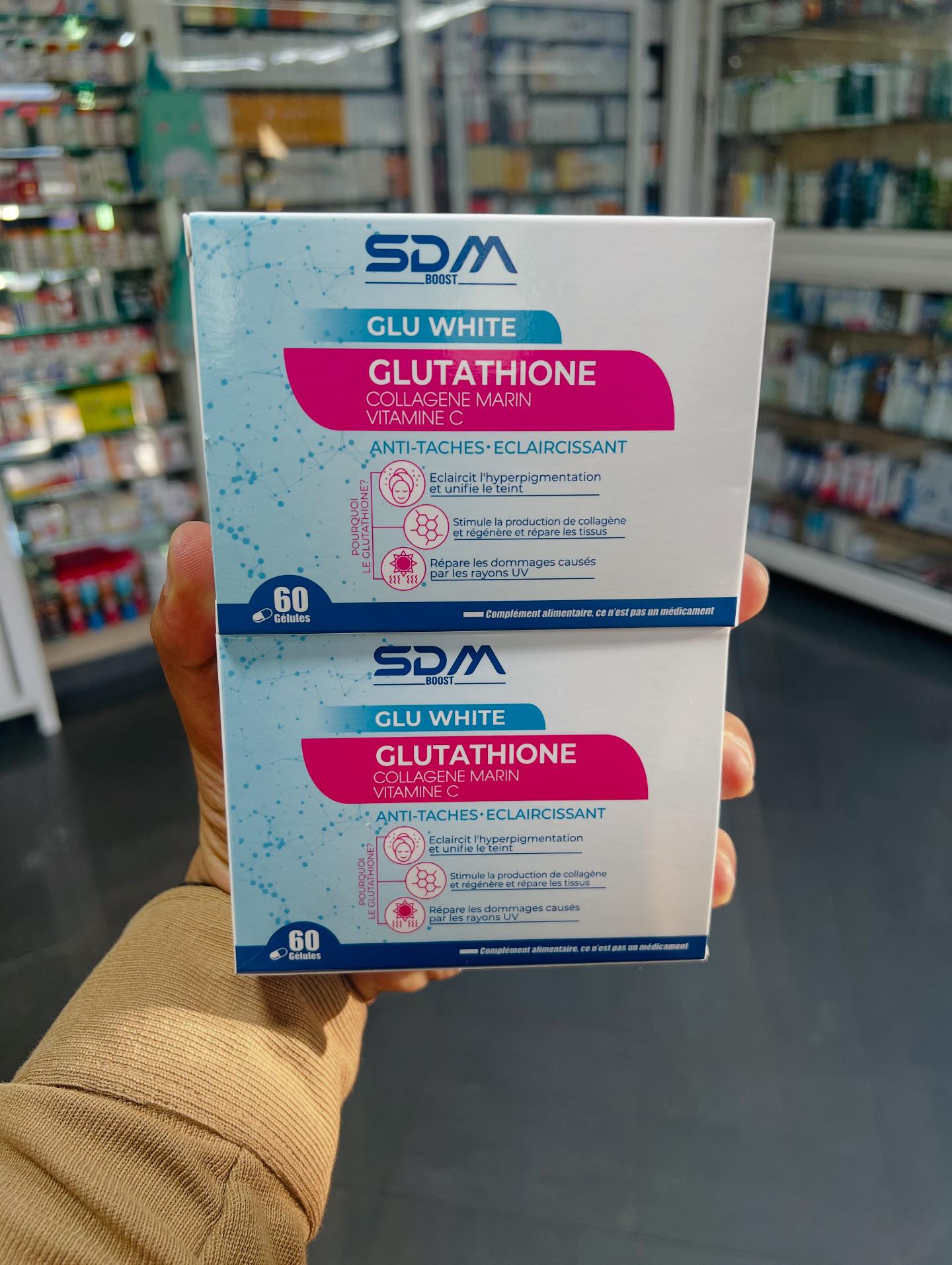 🌸✨ بغيتي بشرة صافية، موحدة ومضيئة؟ السر هو SDM BOOST – GLU WHITE 💊 💎 تركيبة قوية فيها: Glutathione: المكوّن السحري لتفتيح البشرة من الداخل 🌿 Collagène Marin: كيعطي نضارة وشباب للبشرة
