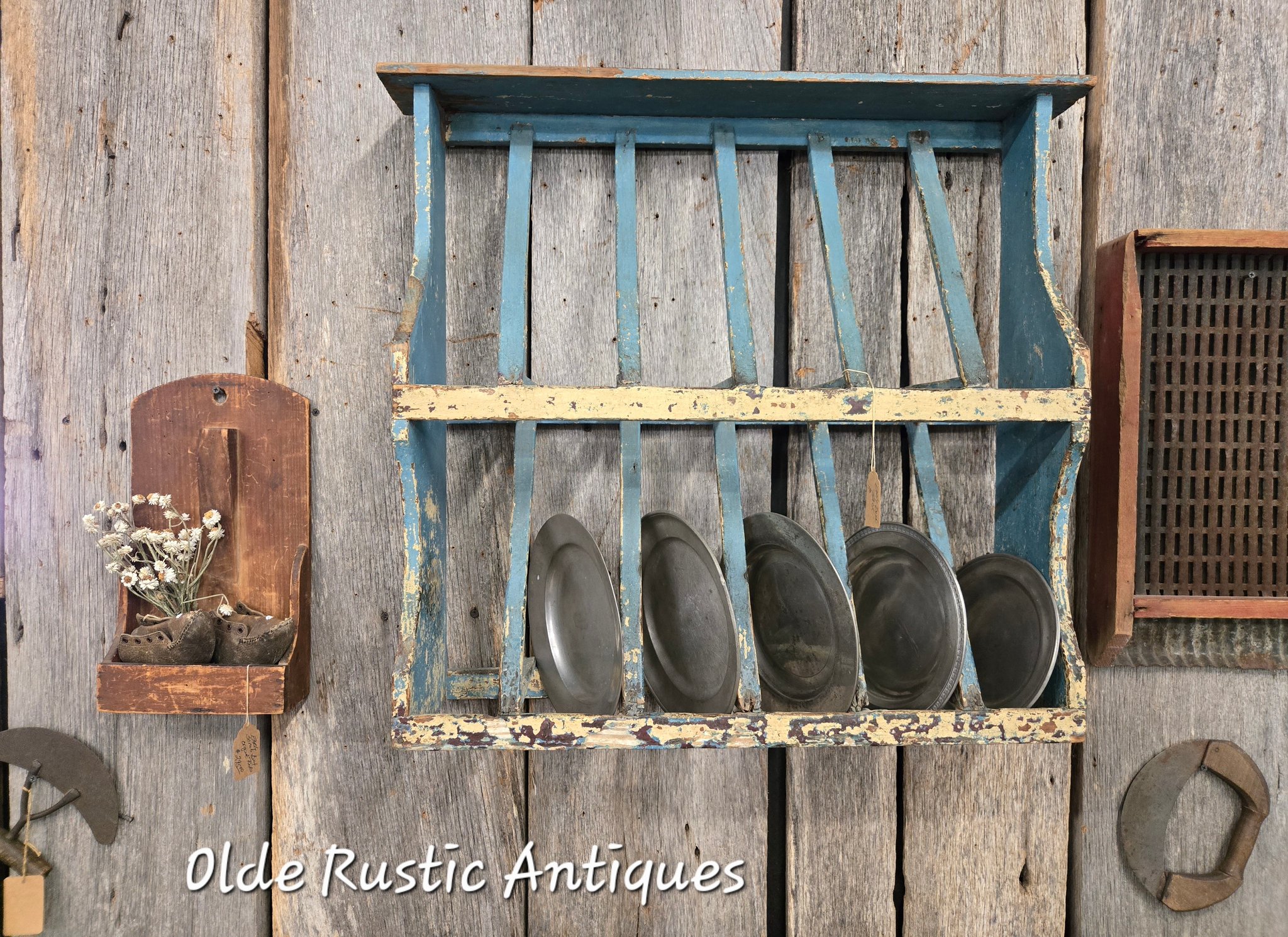 Olde - Beautiful Early Plate Rack (Holds 12 Plates) 25 1/2