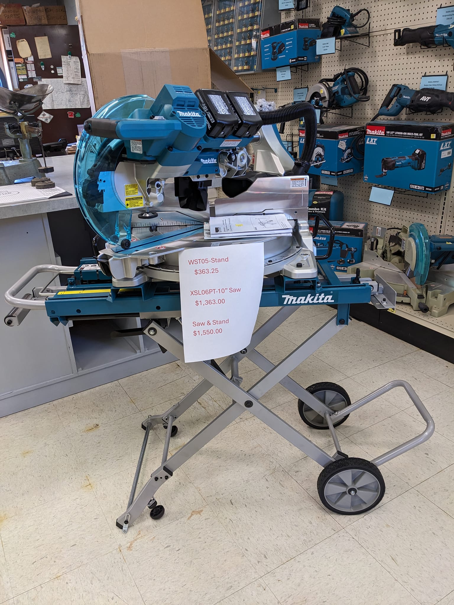 Stratford - This 10-in dual beveled sliding compound miter saw with ...