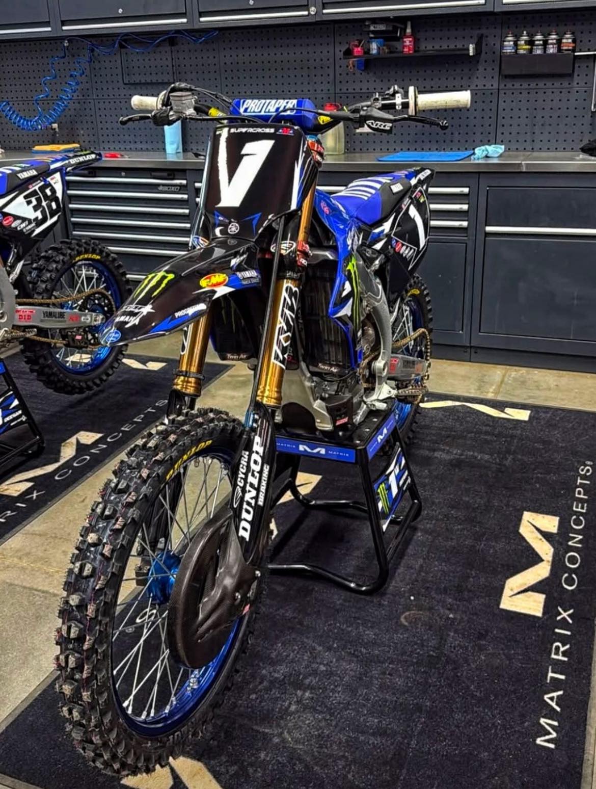 The last round is here and @kenroczen94 has the red plate👀🔴 Only