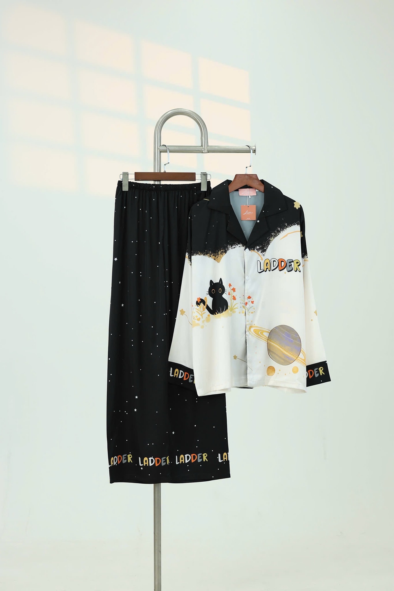 LÁDDER - LÁDDER added a new photo.