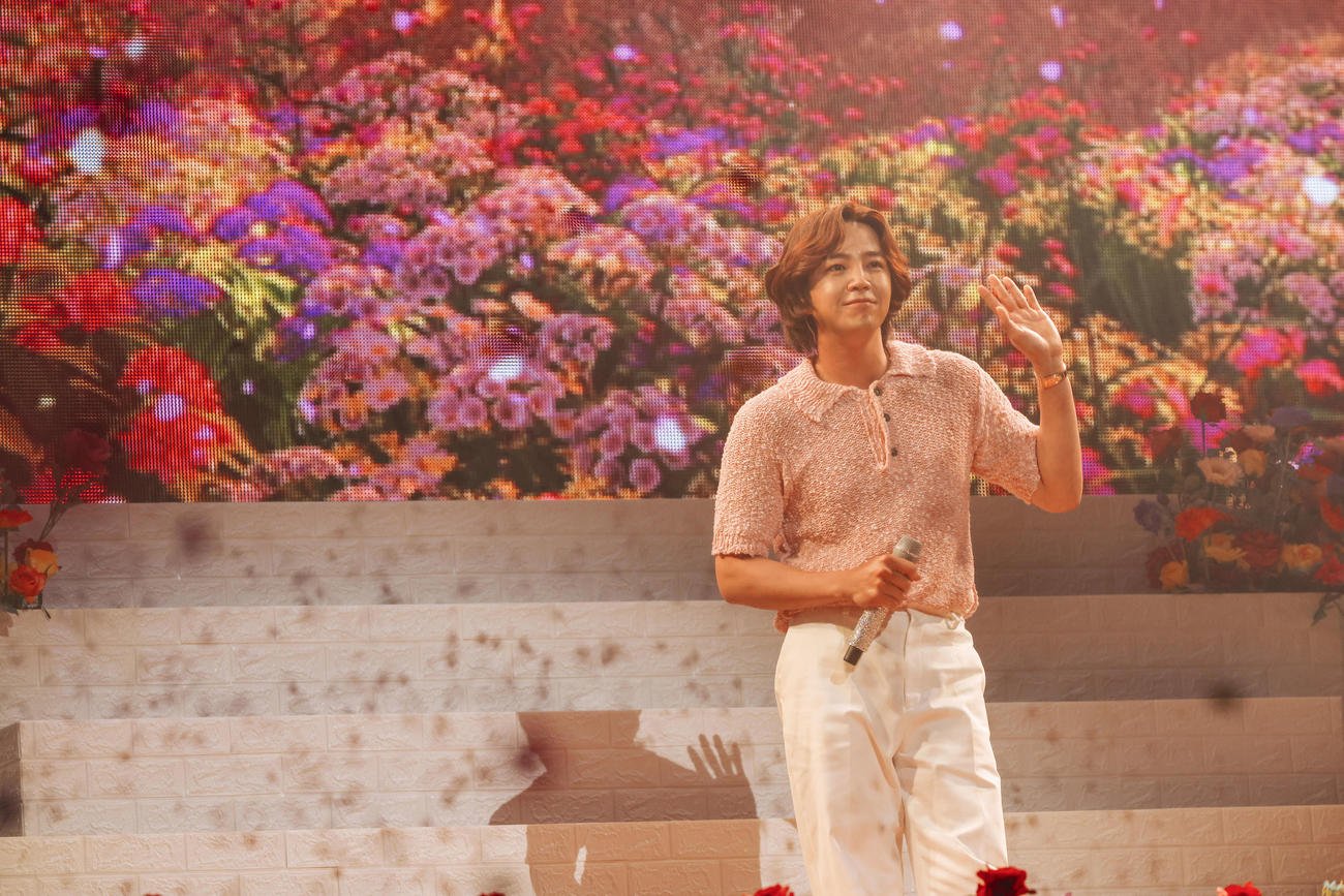 Jang Geun suk- held a fan signing event, but only 7 people show up