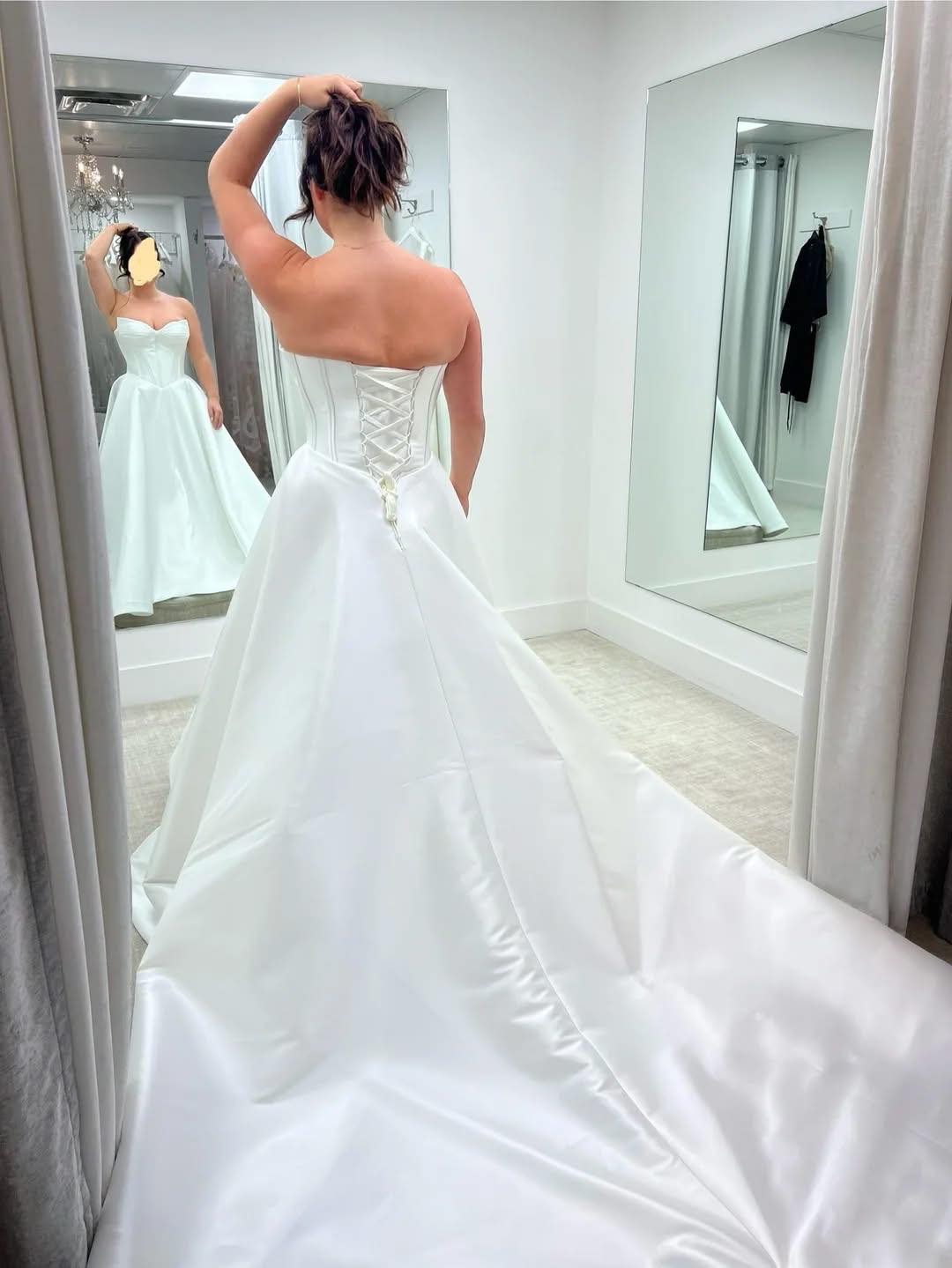 back fat in backless dress Vulnerable moment. I got my yesterday and it fits perfectly. However, after adjusting the closure the back, I feel like my back looks really unflattering. It has a low Size:M(8/10) unavailable_online Ulla Johnson | Women's
