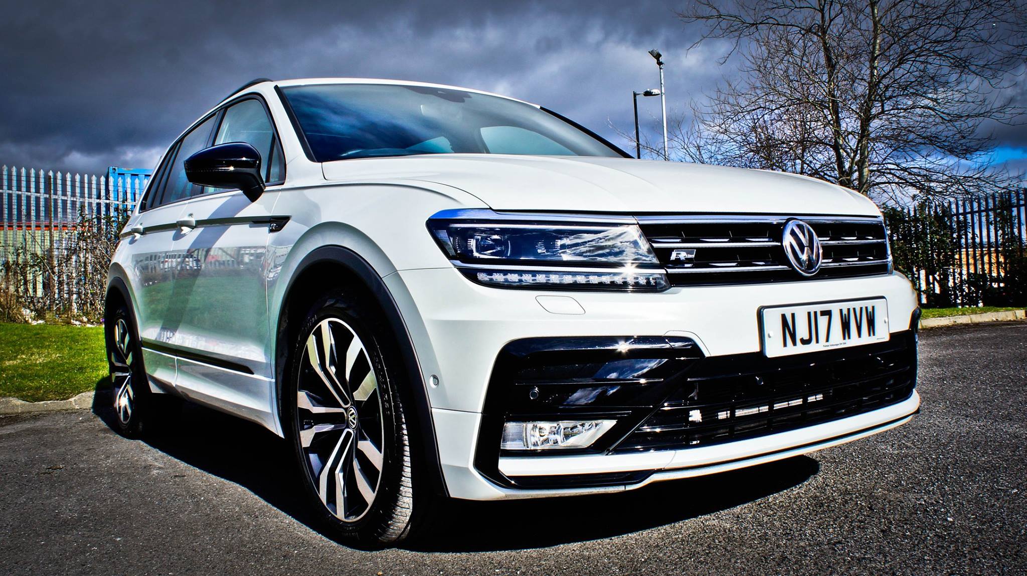 VW Tiguan 2017 R-line... - Wrap Monkey Vehicle Wrapping