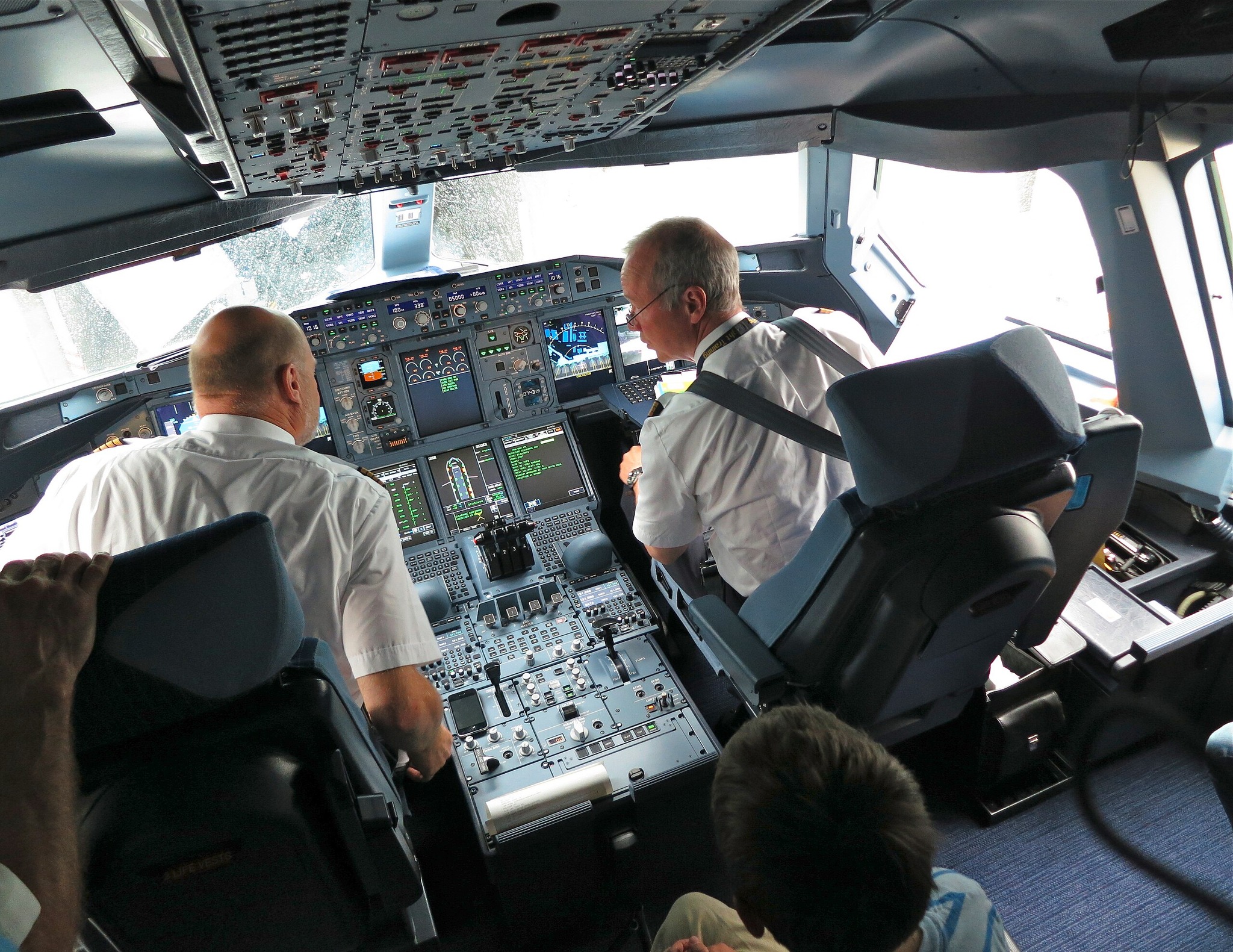 Airline - It is ok for (some) pilots to sleep sitting at the controls ...