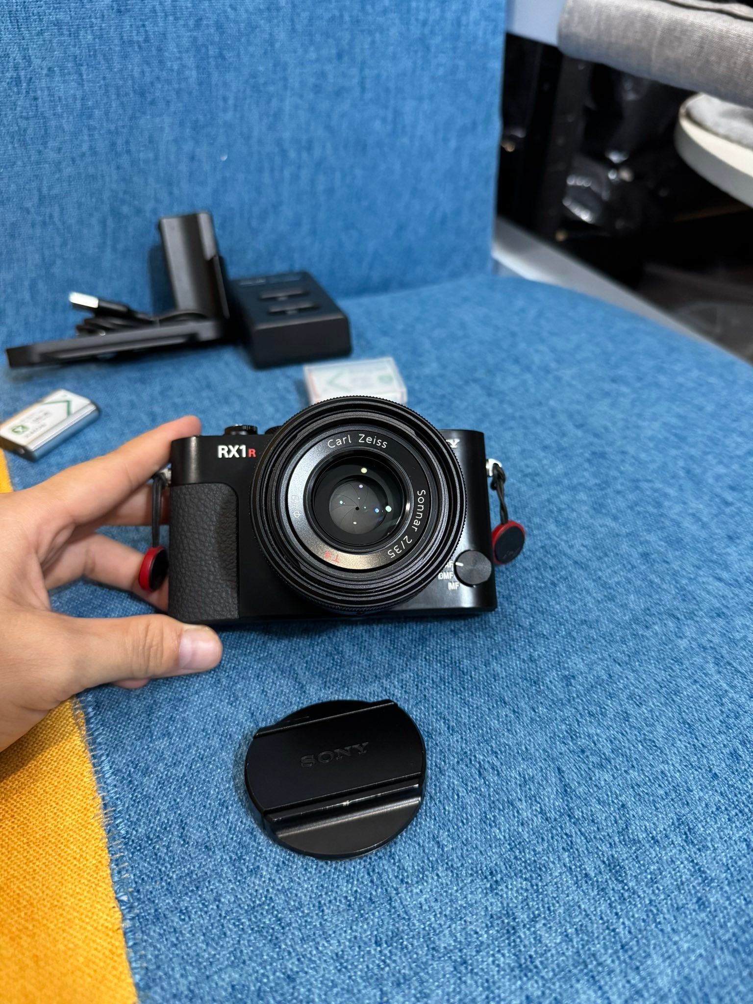 Sony RX, ZV Series Vietnam | Dư 1 e Sony RX1R rất đẹp , kèm đầy đủ pin ...
