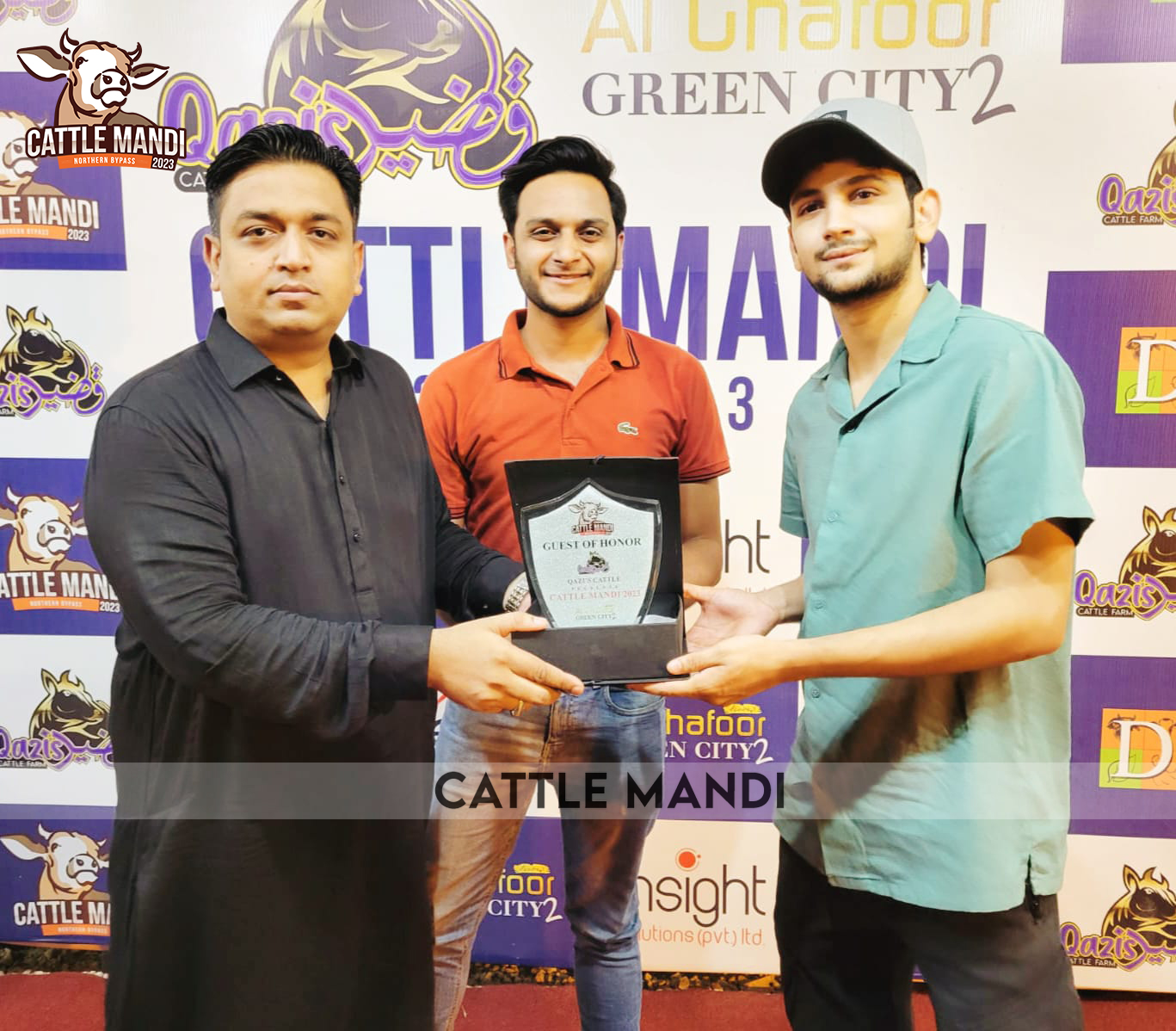 Cattle Mandi - Raja Ali Saqlain presenting shield to... | Facebook