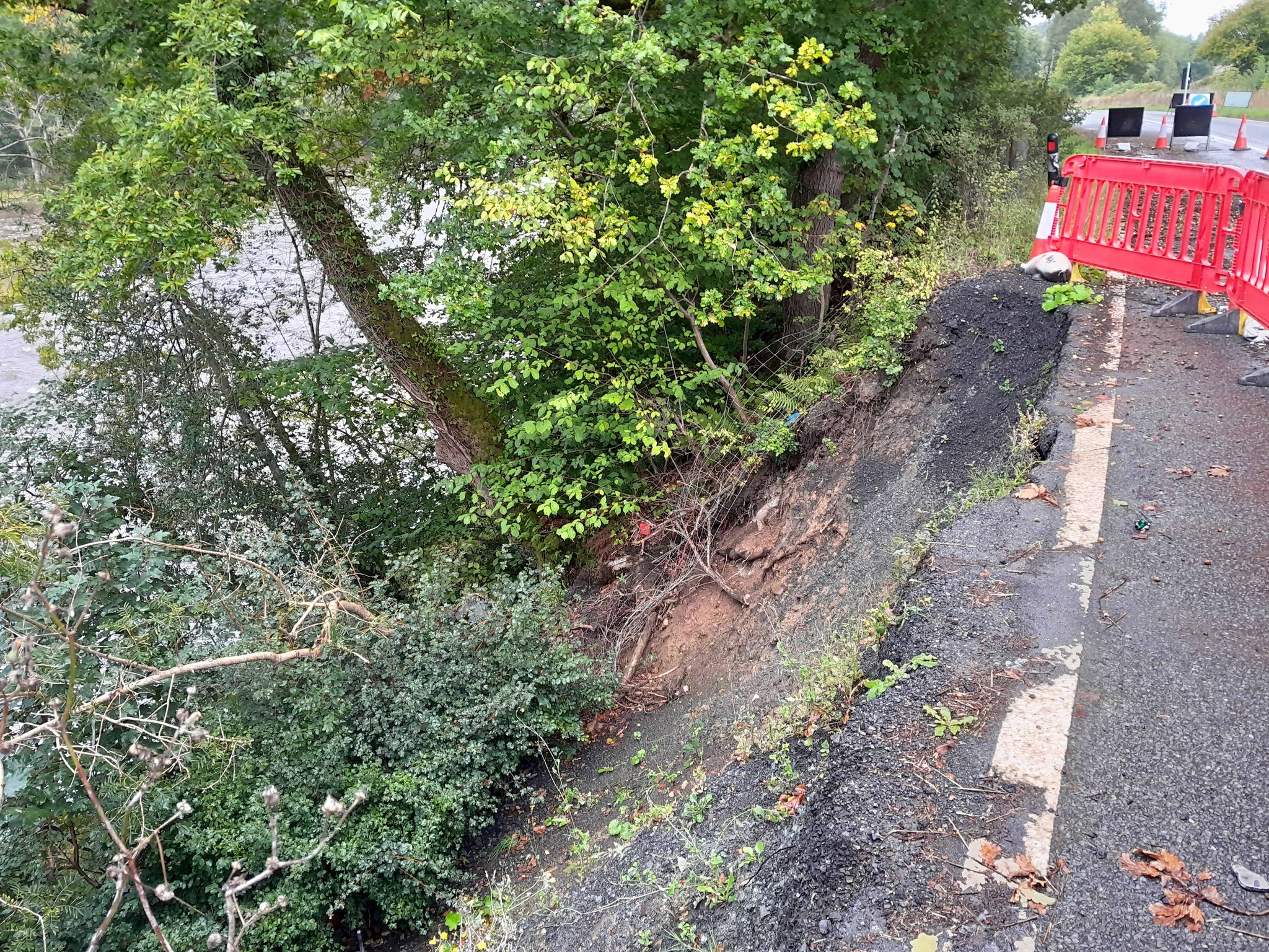 🚧A470 Wyeside Cottages🚧 Diweddariad | Update 9/10 Mae'r gwaith dros nos ...