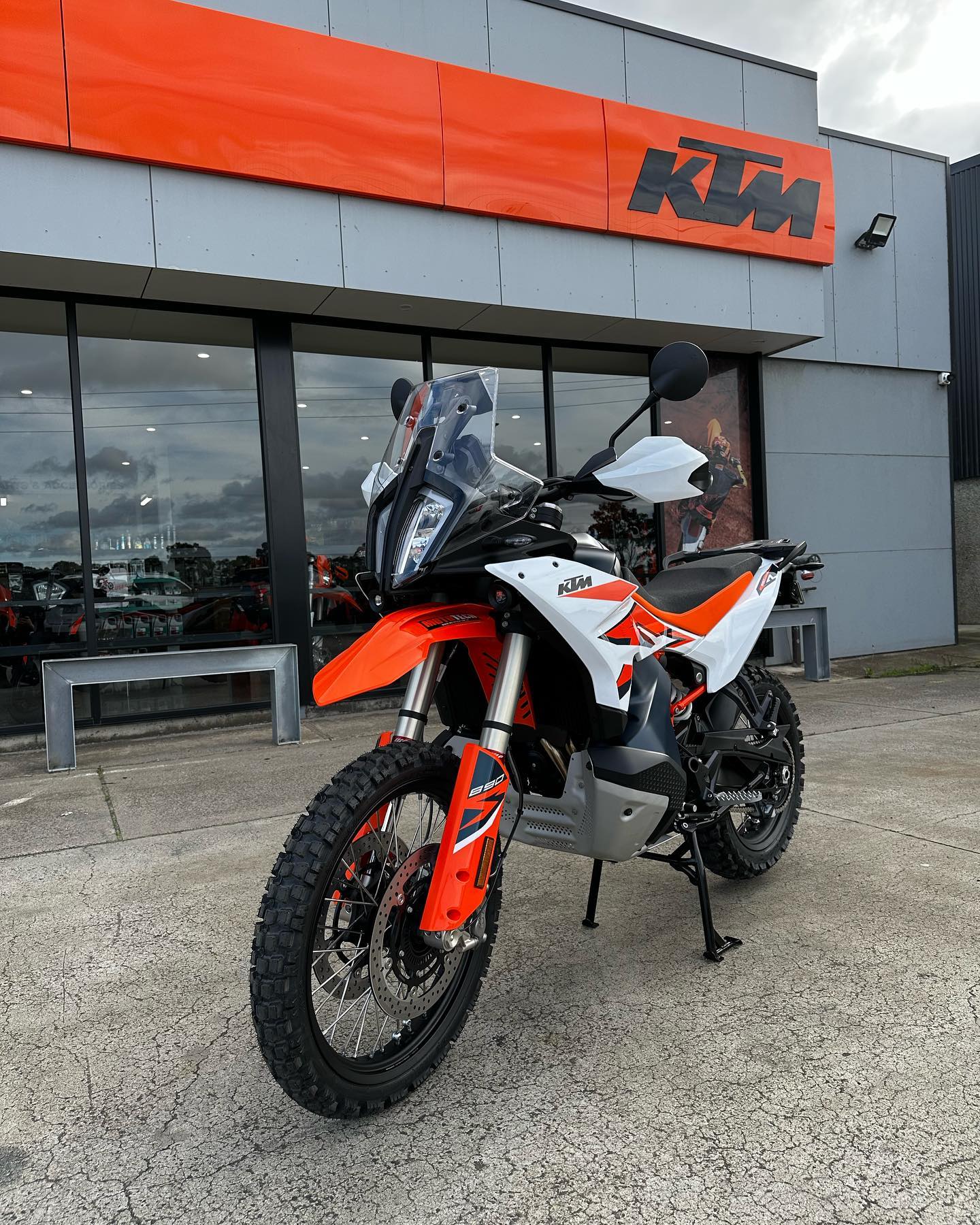 MOTO TECH - 2023 KTM 890 Adventure R rally customer build!...