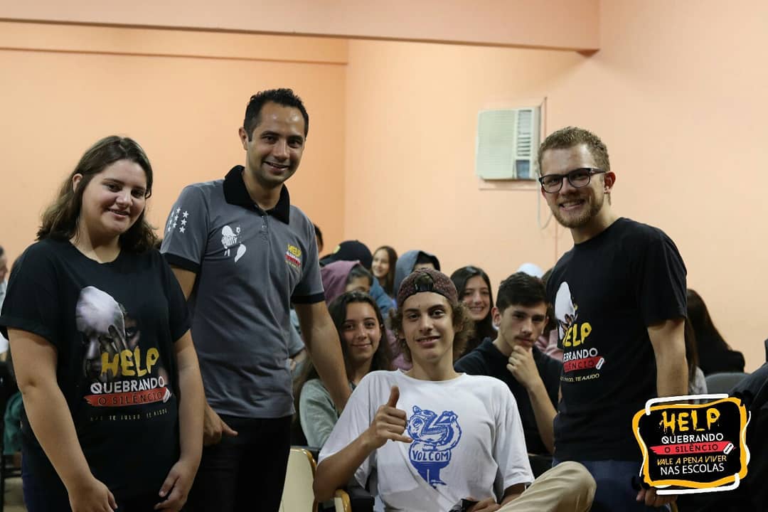 Help FJU - Segunda-feira (20), o projeto Help Santa...