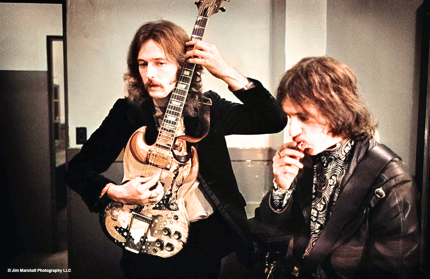 Jukebox - Eric Clapton with his guitar “The Fool” a 1964 Gibson SG ...