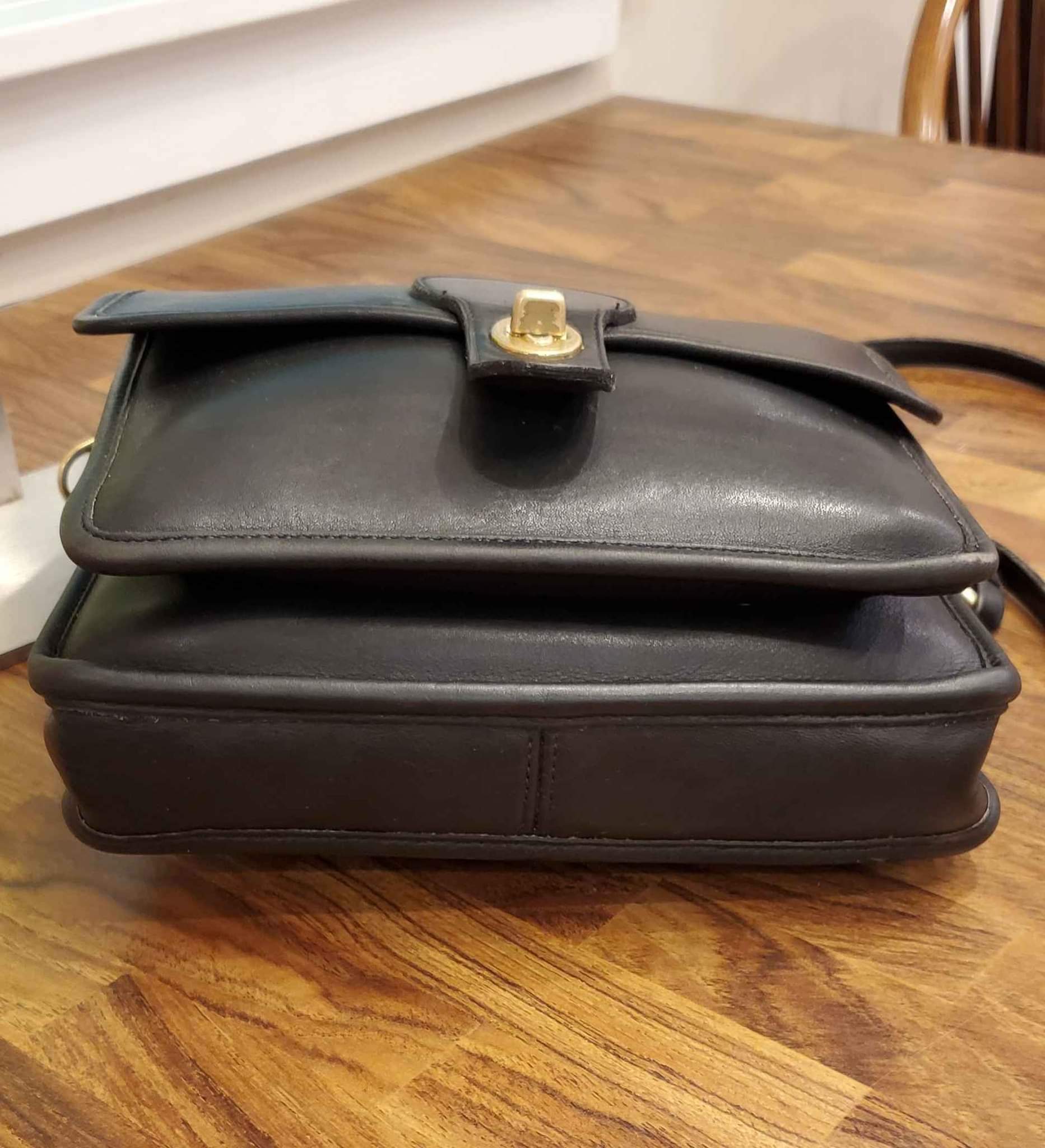 Black Vintage Coach leather purse 5130 Station Bag - Women