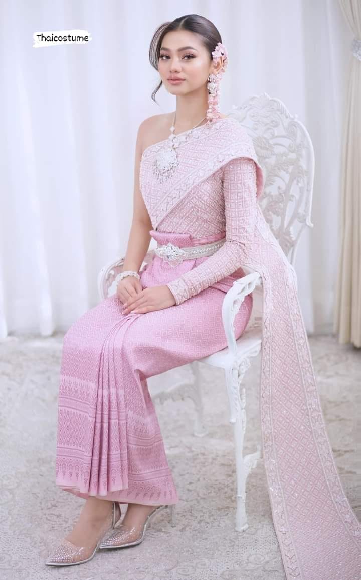 thailand formal dress Thai Prayook (Thai contemporary wedding dress) is usually worn at Thai gala or Thai formal wedding party. In which occasion do you wear your traditional dress? Tell us in the shirttwo