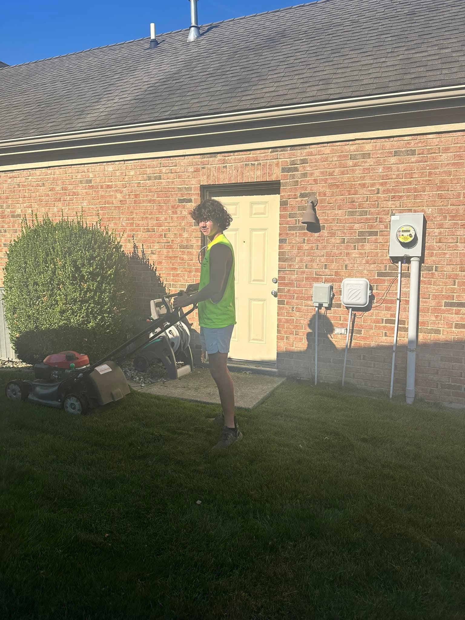 Lynn’s Mowing & Lawn Care