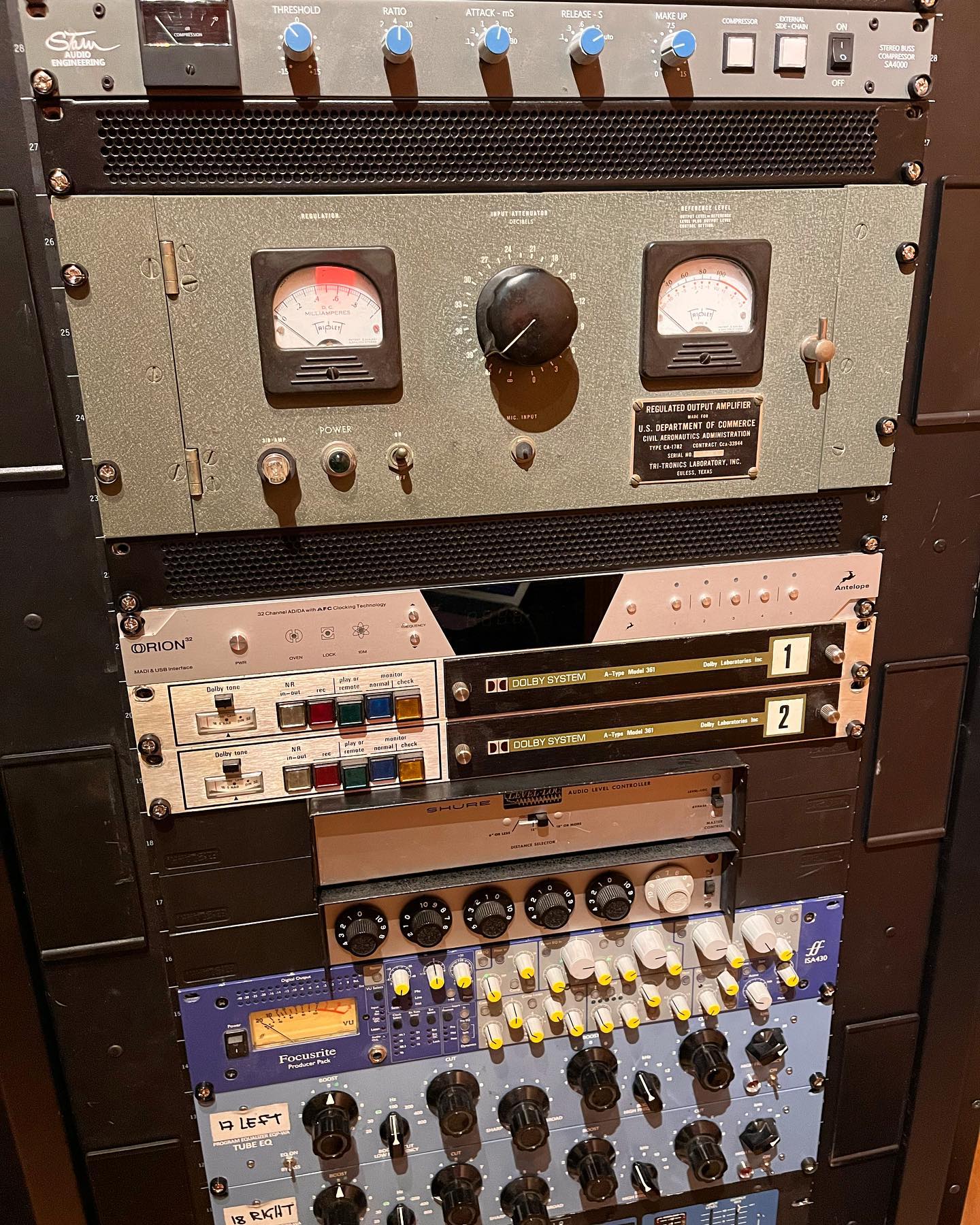 Dub studio - Når man setter sammen nytt rack i studio og...