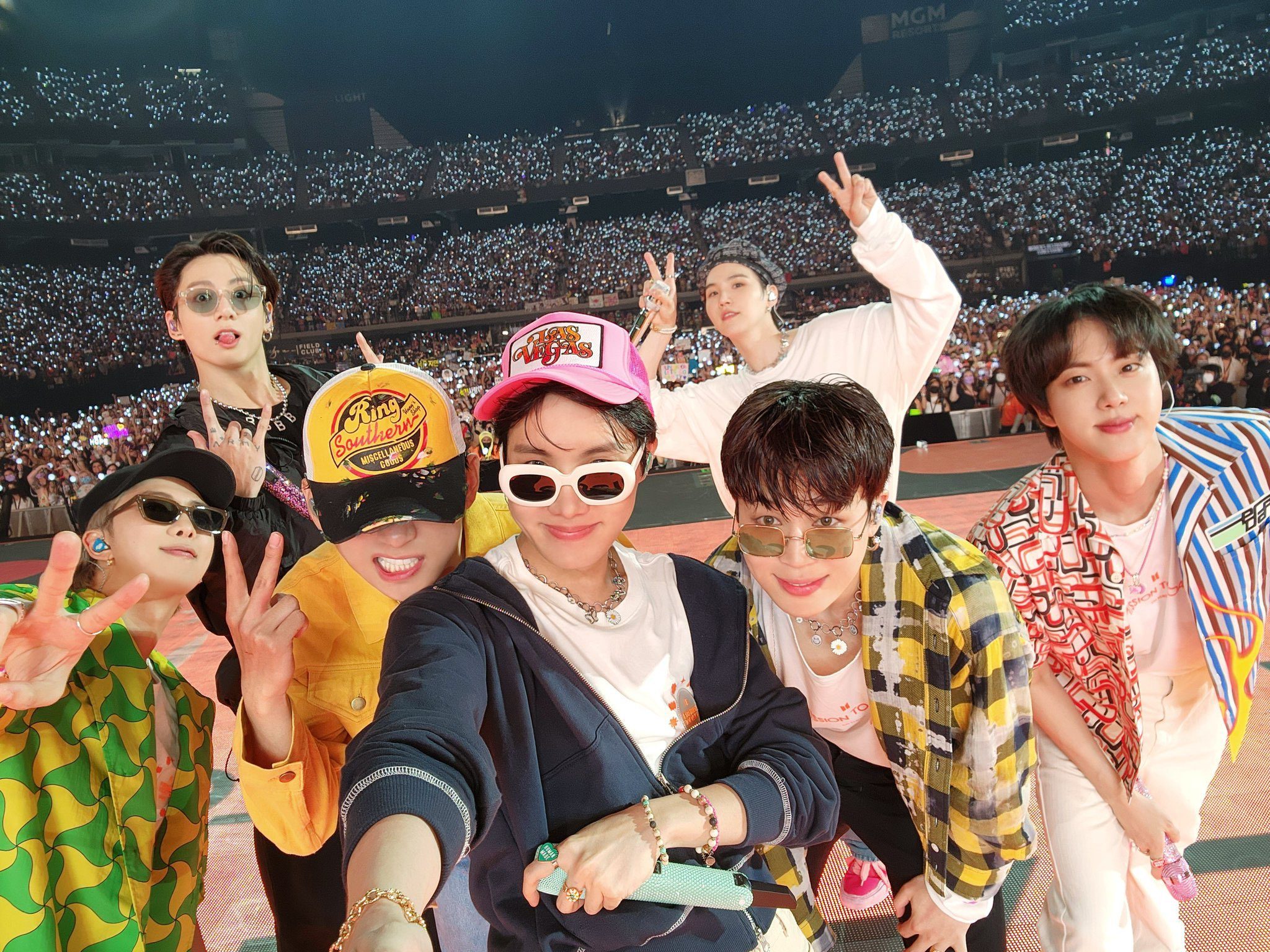 BTS 10th Japan single album「Lights/Boy With Luv• #BTSWallpaper