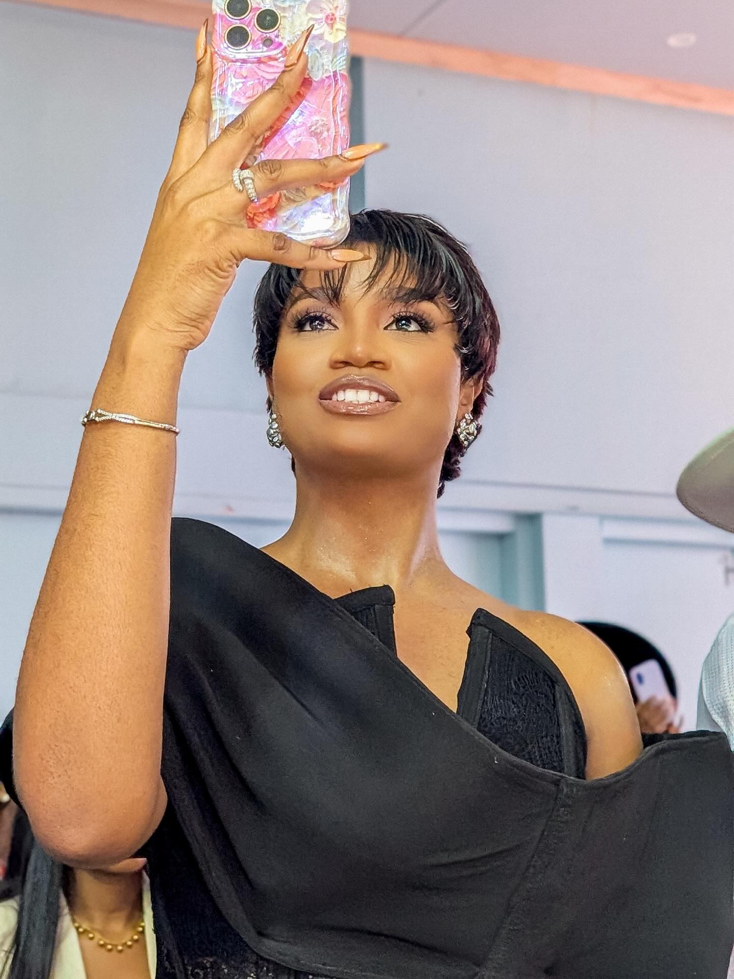 Miss Cameroun 2023... - Miss Cameroun 2023 Princesse Issie