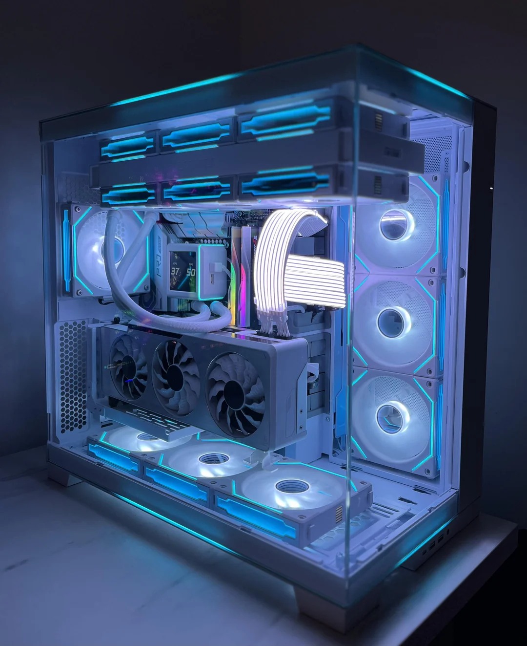 LIAN LI 台灣 - O11D EVO RGB 主板安裝在下置位，上方空間可以漢堡安裝水冷 📷bfkrug2...