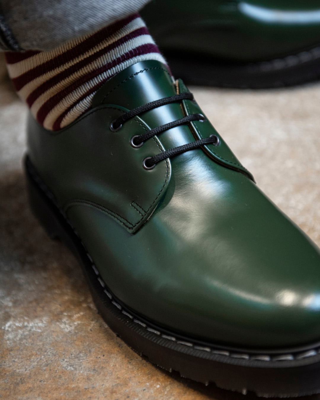 SOLOVAIR GIBSON SHOES The Solovair Gibson Shoe is an iconic 3 eye