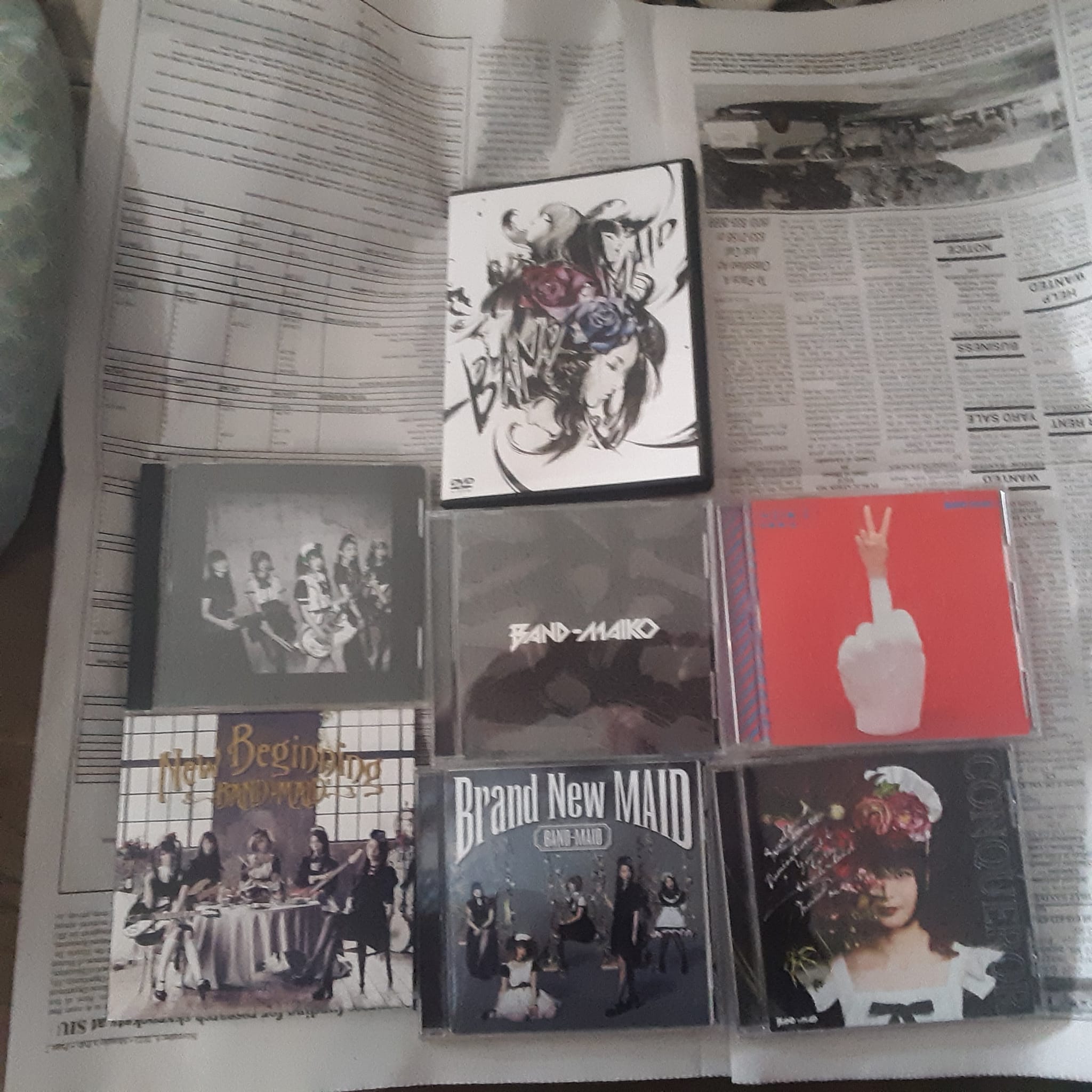 Collecting band-maid trading cards
