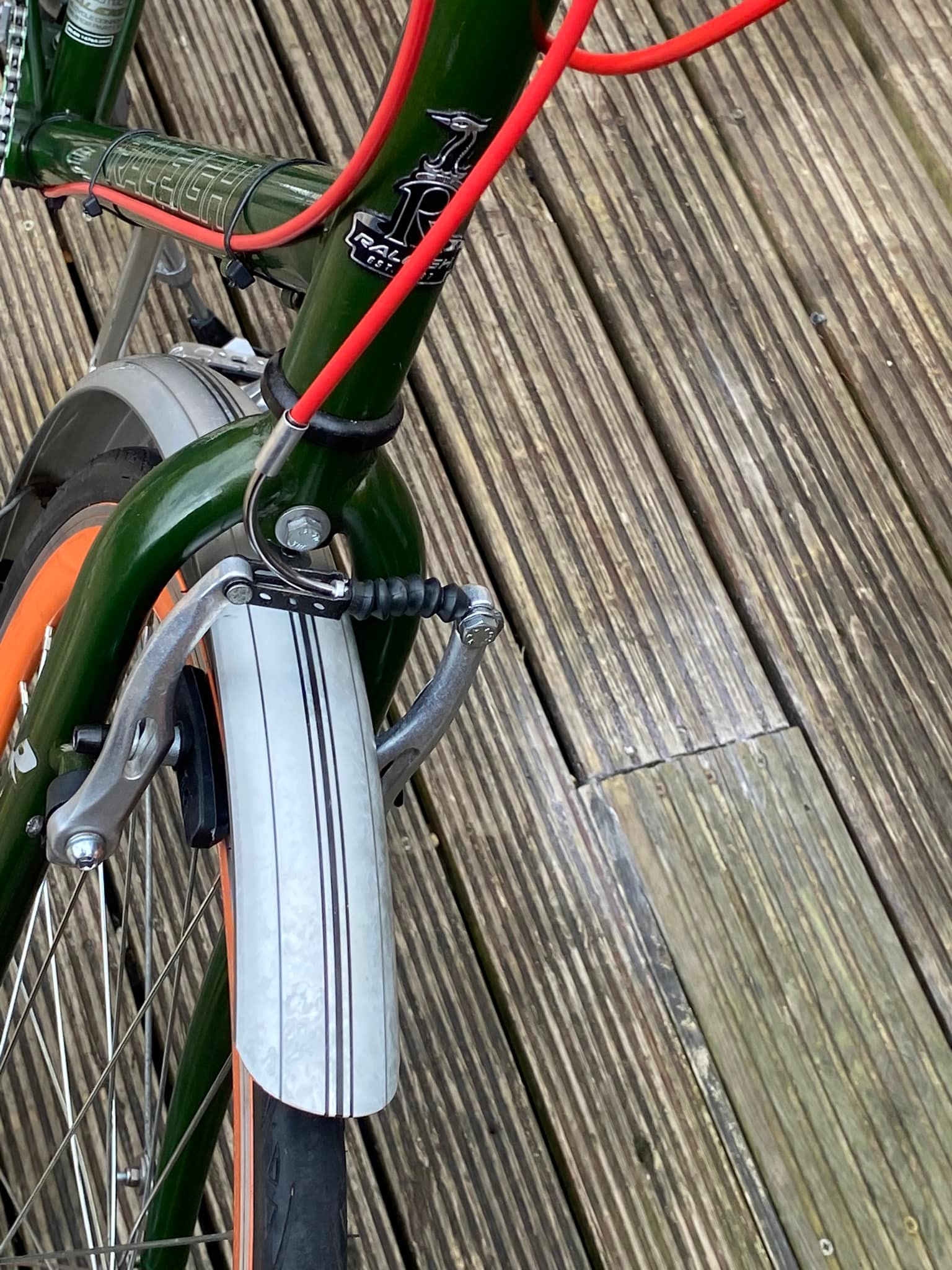 Raleigh Oakland bike with Gold Arrow chainset