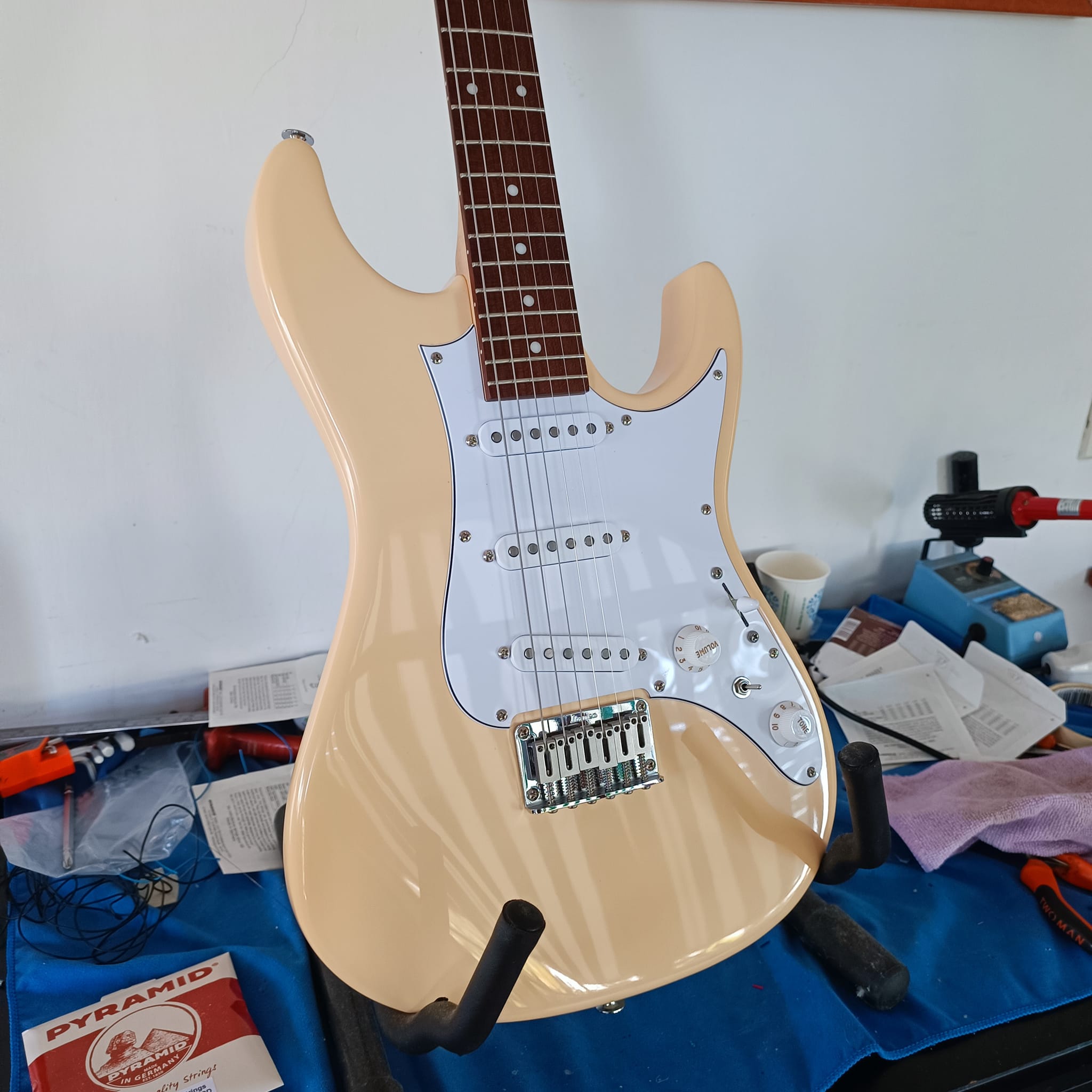 Ibanez azes31 modified with vintage stratocaster parts