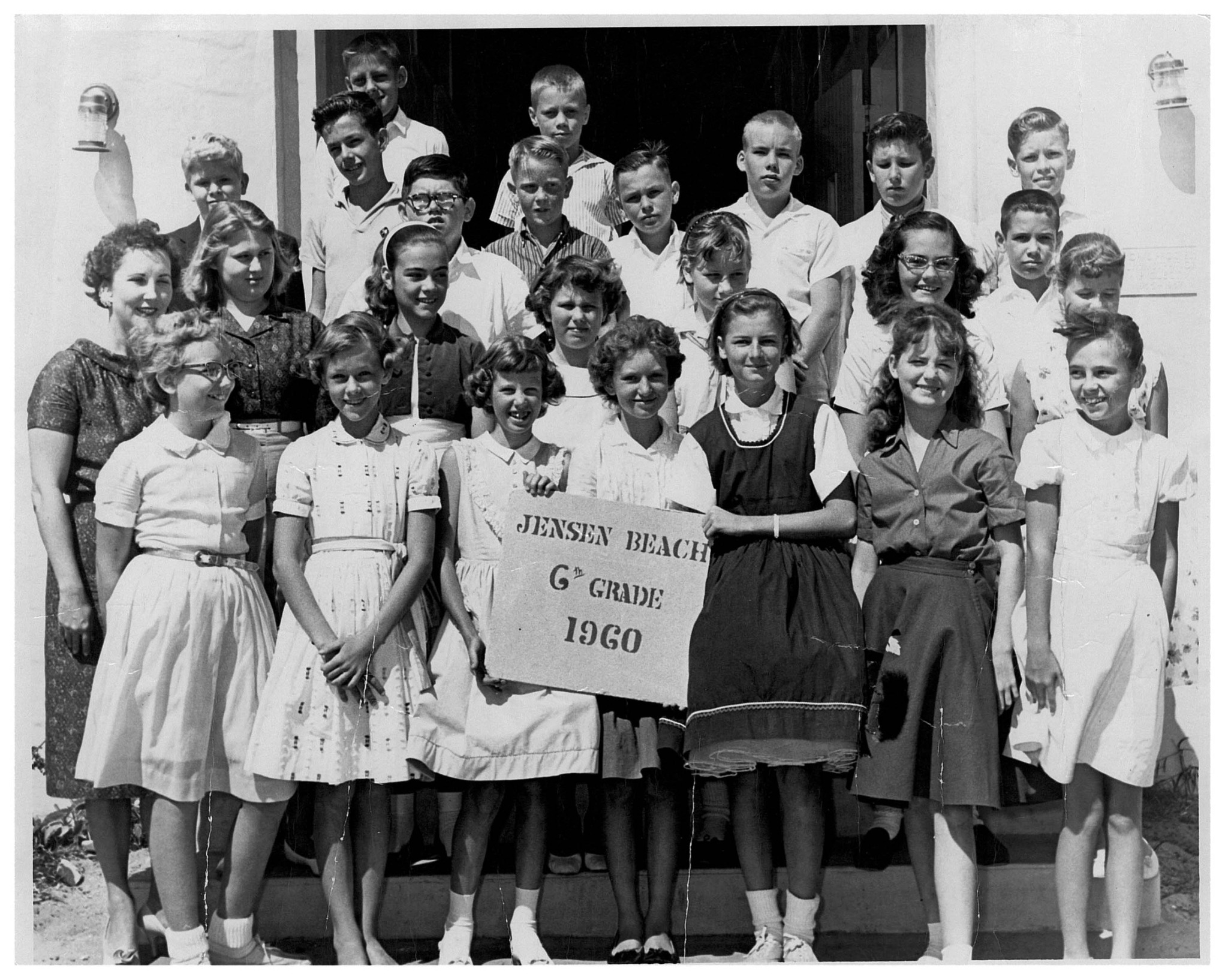 jensen beach elementary dress code 6th grade class photo identification and electronic Macosh status RD-12.17.24 narrow black dresser Storage Color:Ivory and Black