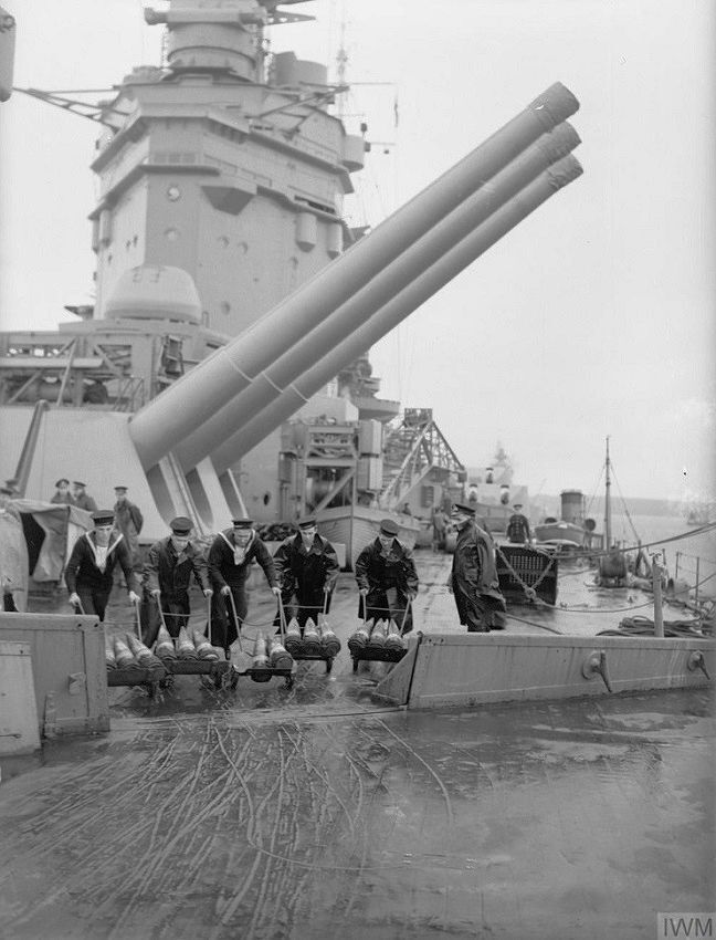 NavalHistoria - 1940, aboard the British battleship HMS Rodney. General ...