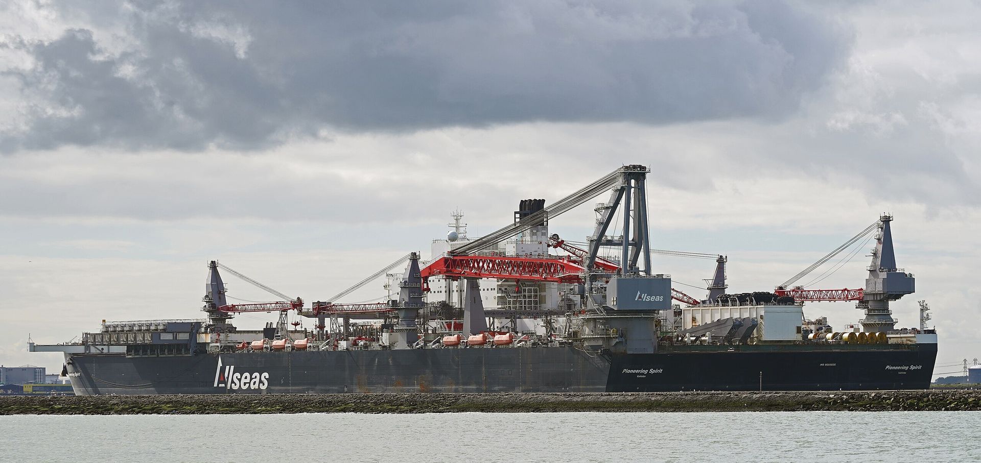 NavalHistoria - Pioneering Spirit is a split-hull crane vessel owned by ...
