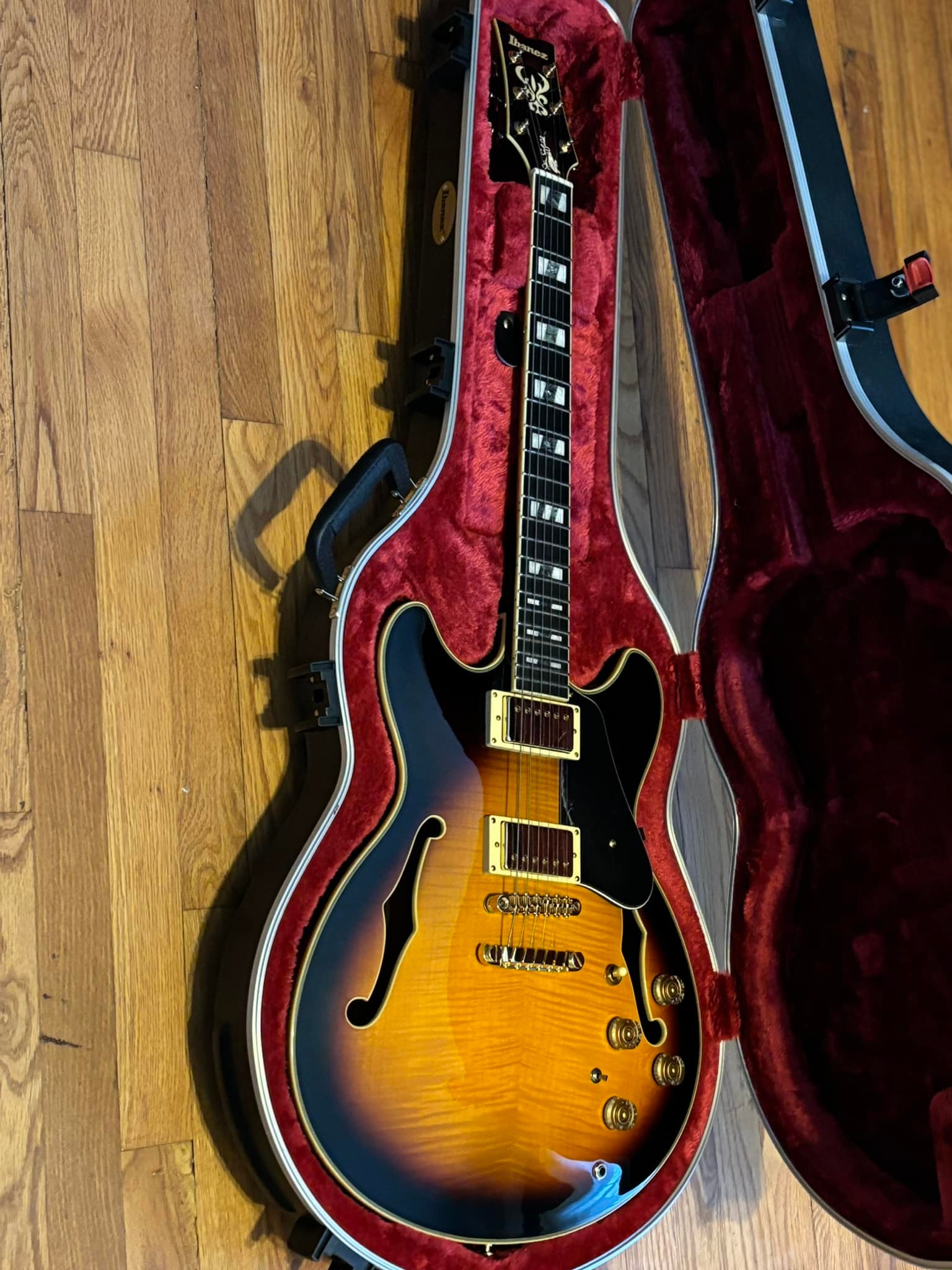 Ibanez JSM10 John Scofield model guitar review and comparison