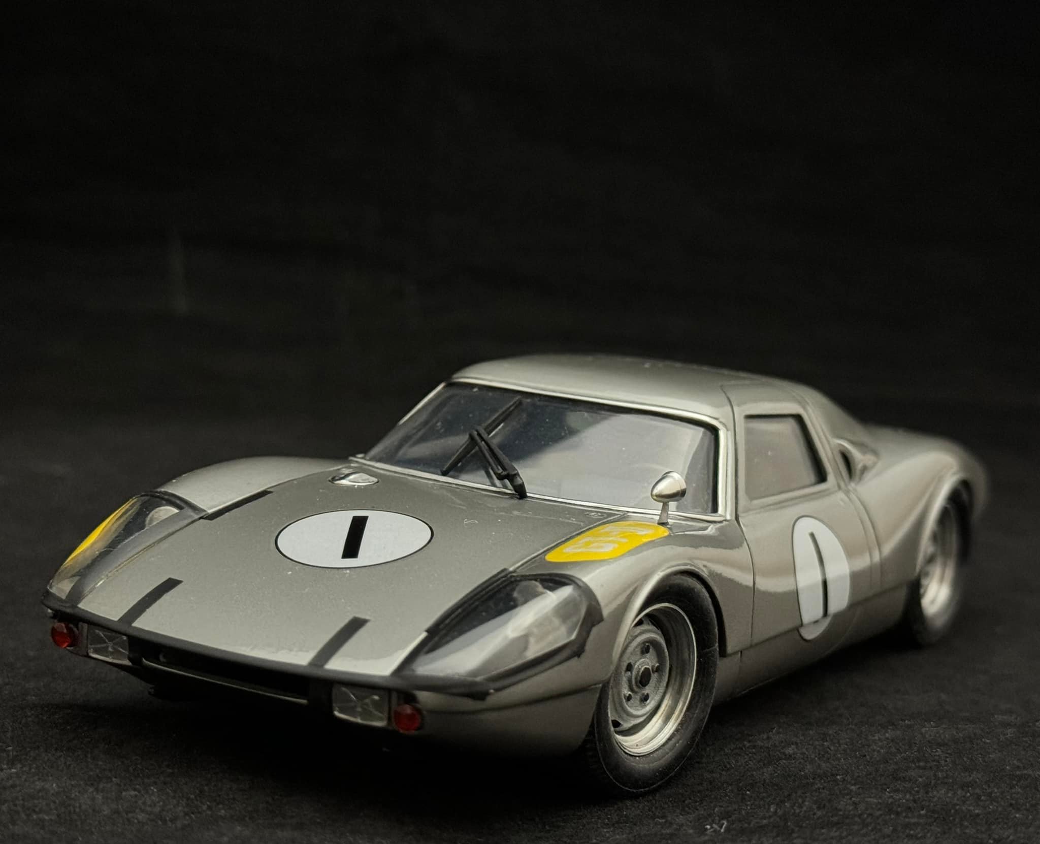 絶版のLSポルシェ904を作ってみました。 ライト類のクリア化とワイパー 