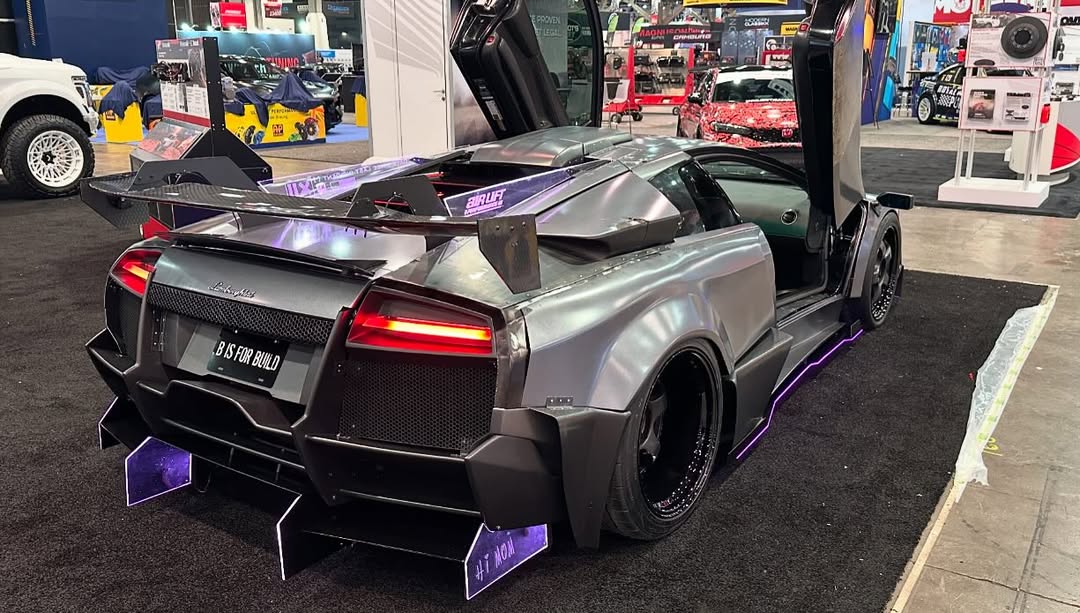 B is - Cyberpunk Lamborghini Murcielago on the Sema show floor was 🔥👌 ...