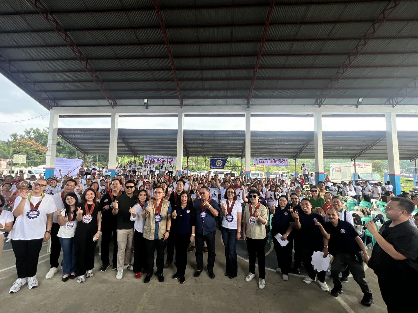 𝐋𝐎𝐎𝐊: 𝐒𝐞𝐧. 𝐁𝐨𝐧𝐠 𝐆𝐨 𝐥𝐞𝐚𝐝𝐬... - Samar Public Information Office | Facebook