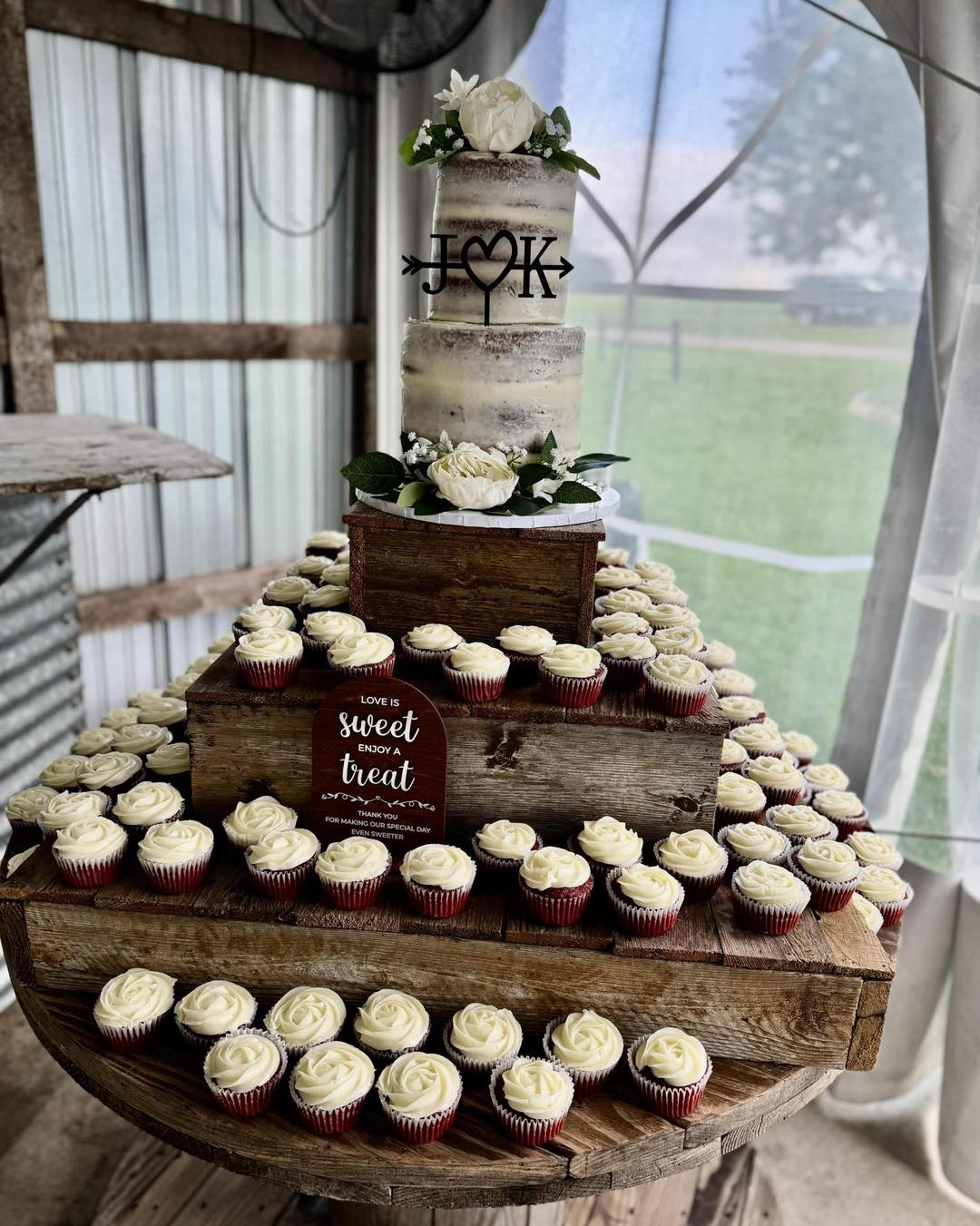 Ruther's - Sometimes a simple gorgeous cake with an array of cupcakes ...